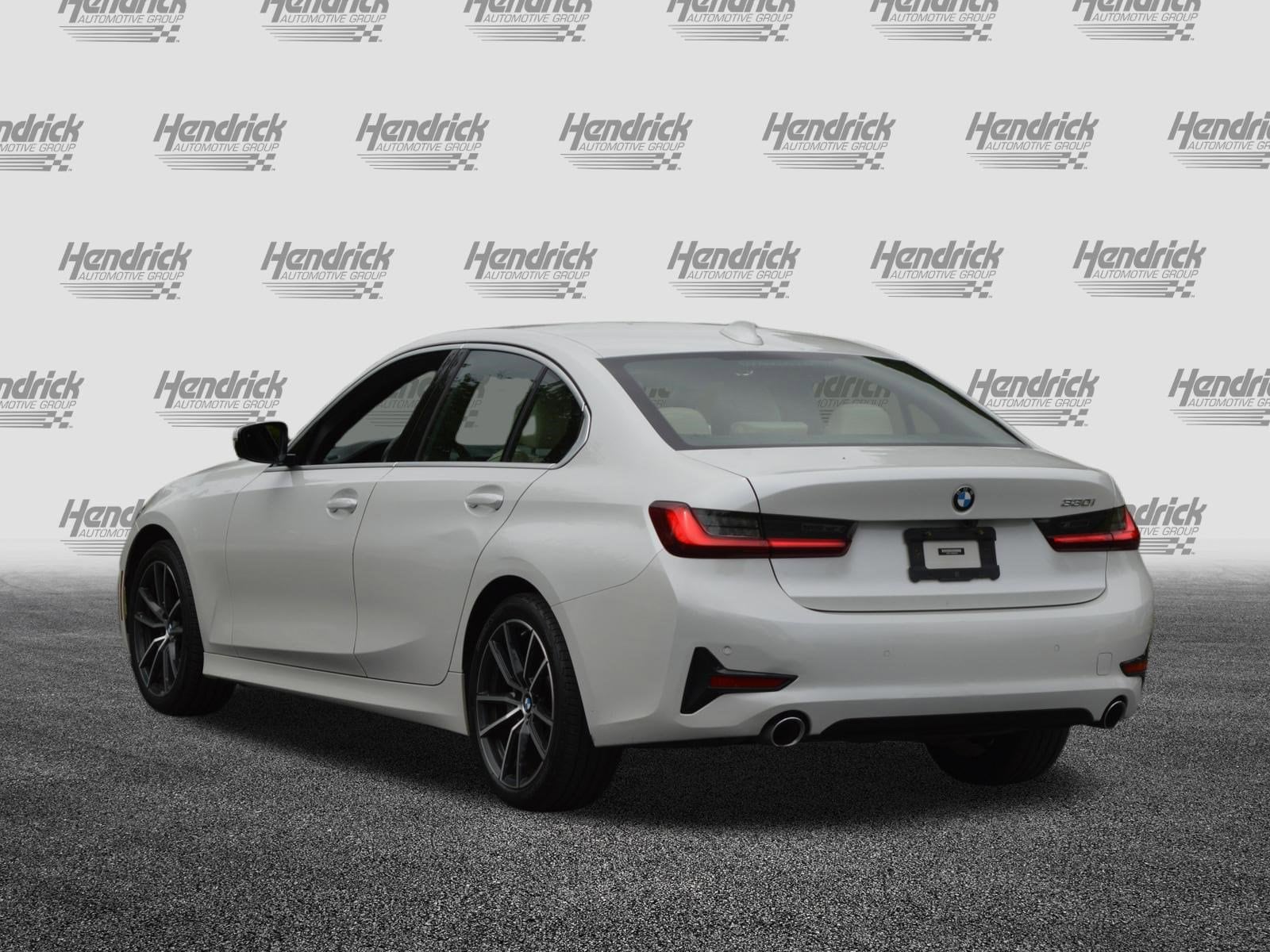 2022 BMW 3 Series 330i photo 3