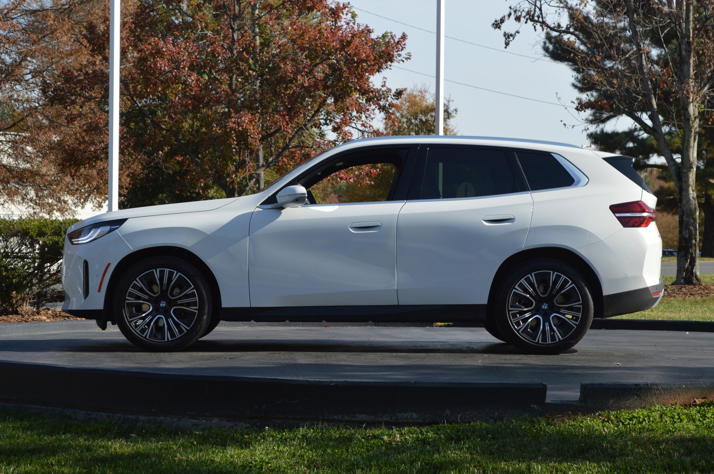 2026 BMW X3 30 xDrive photo 3