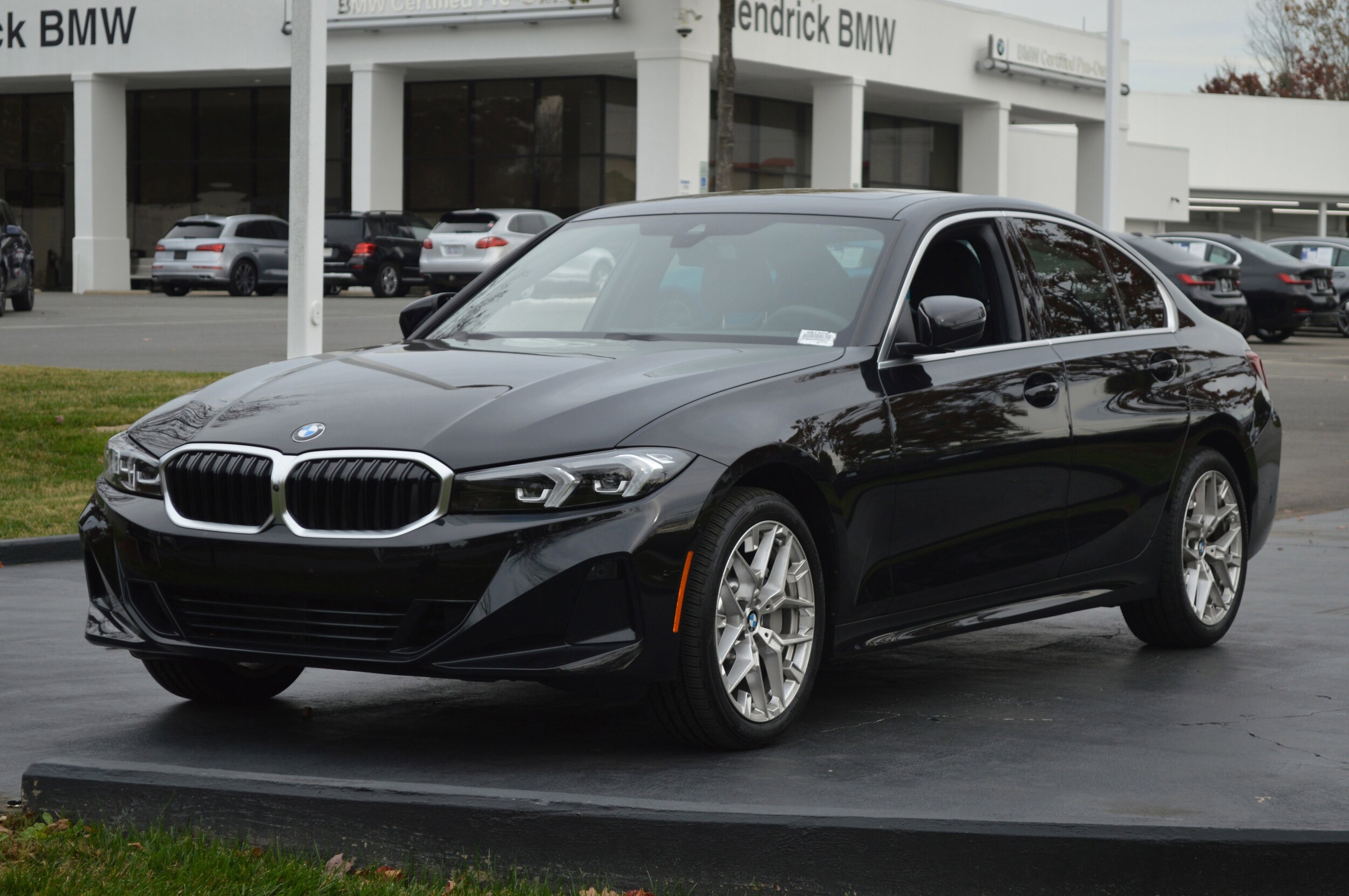 2025 BMW 3 Series 330i xDrive photo 6