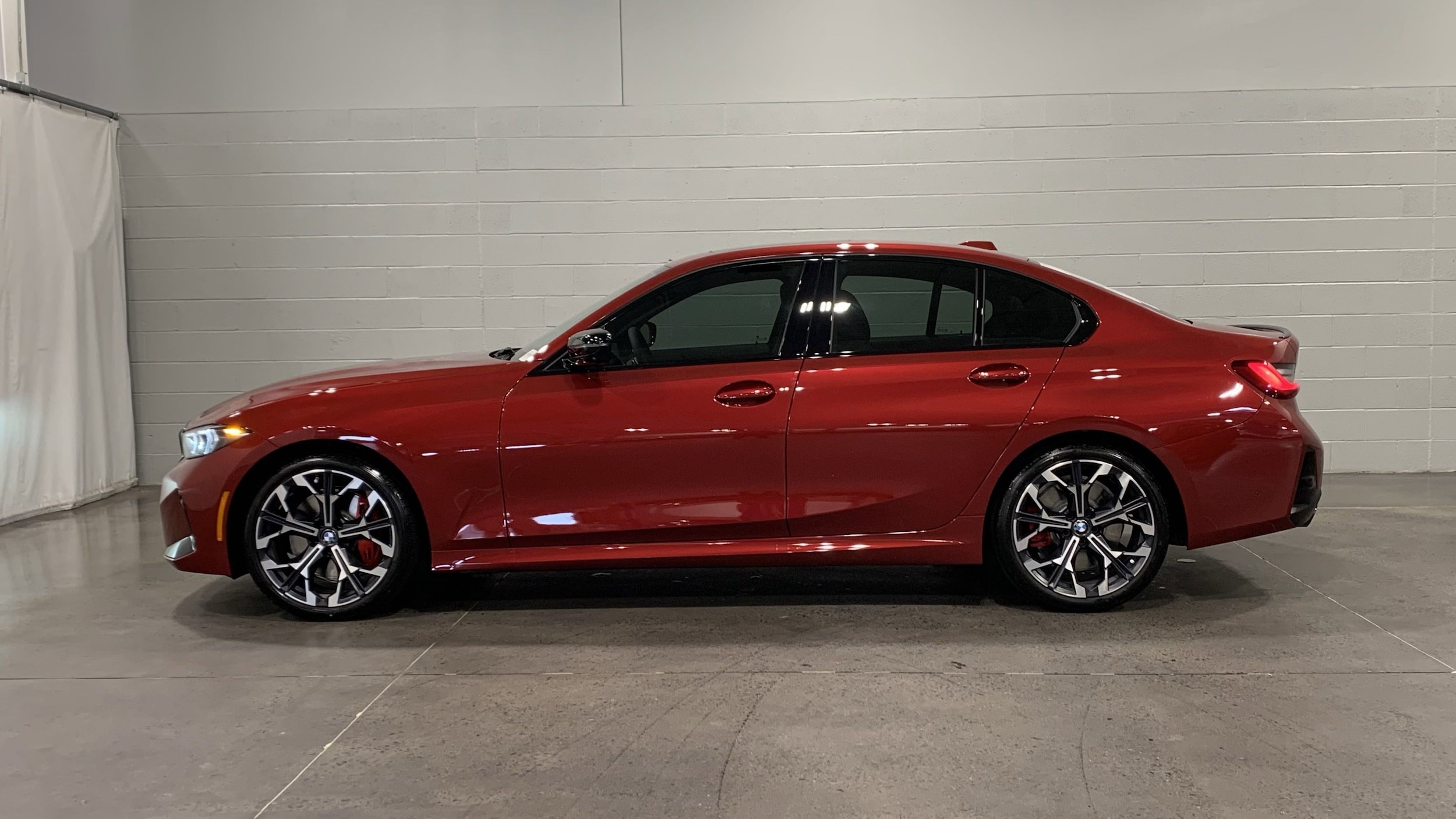 2025 BMW 3 Series 330i photo 4