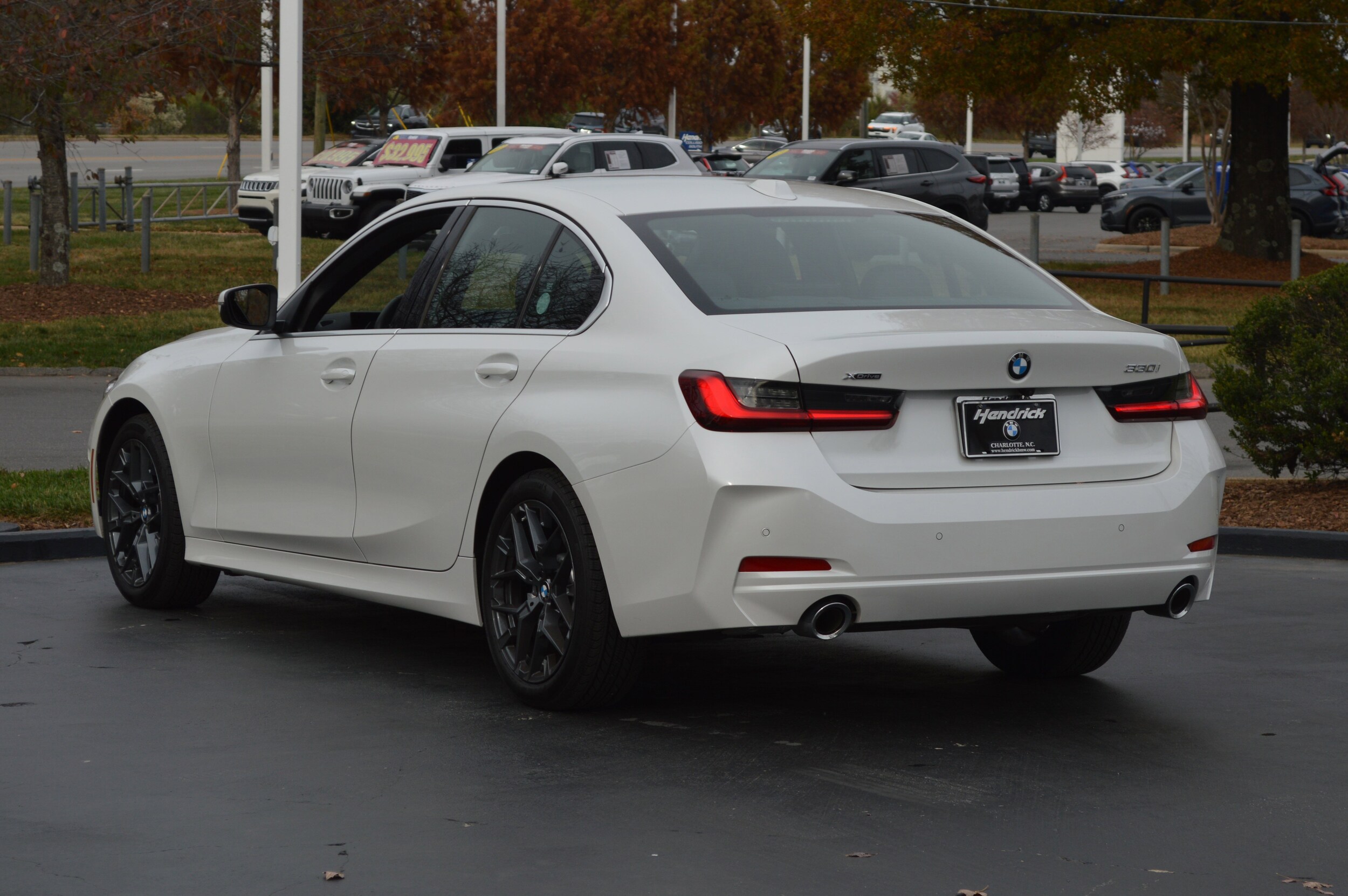 2025 BMW 3 Series 330i xDrive photo 3