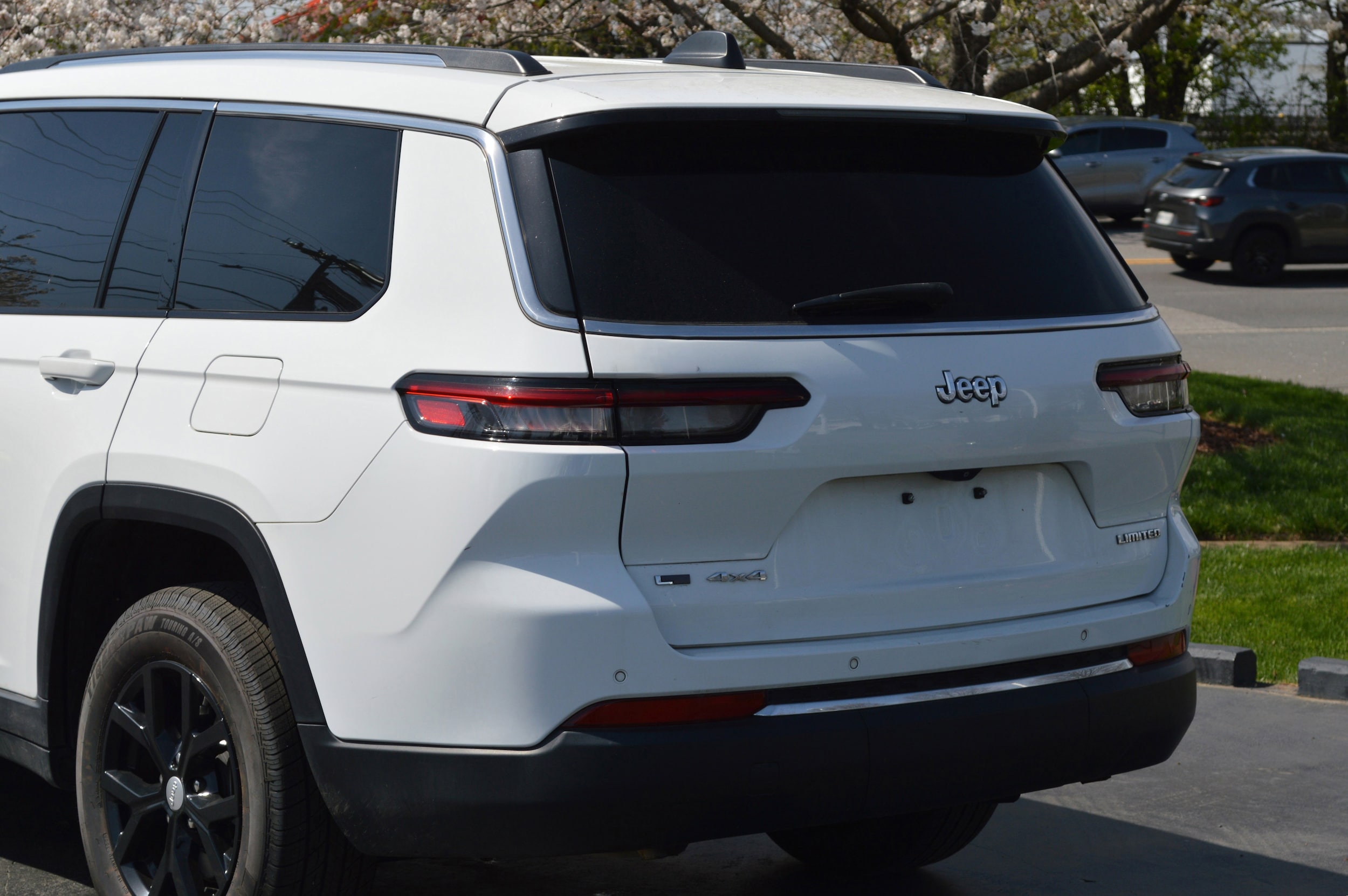 2022 Jeep Grand Cherokee L Limited photo 3