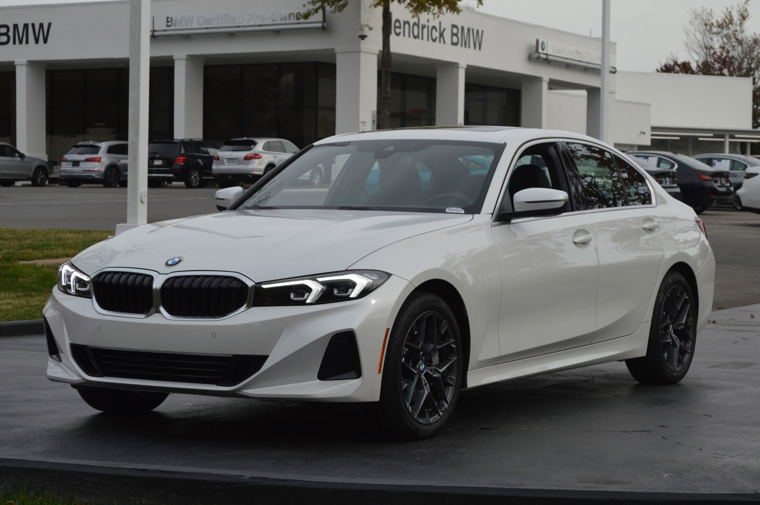 2025 BMW 3 Series 330i xDrive photo 5