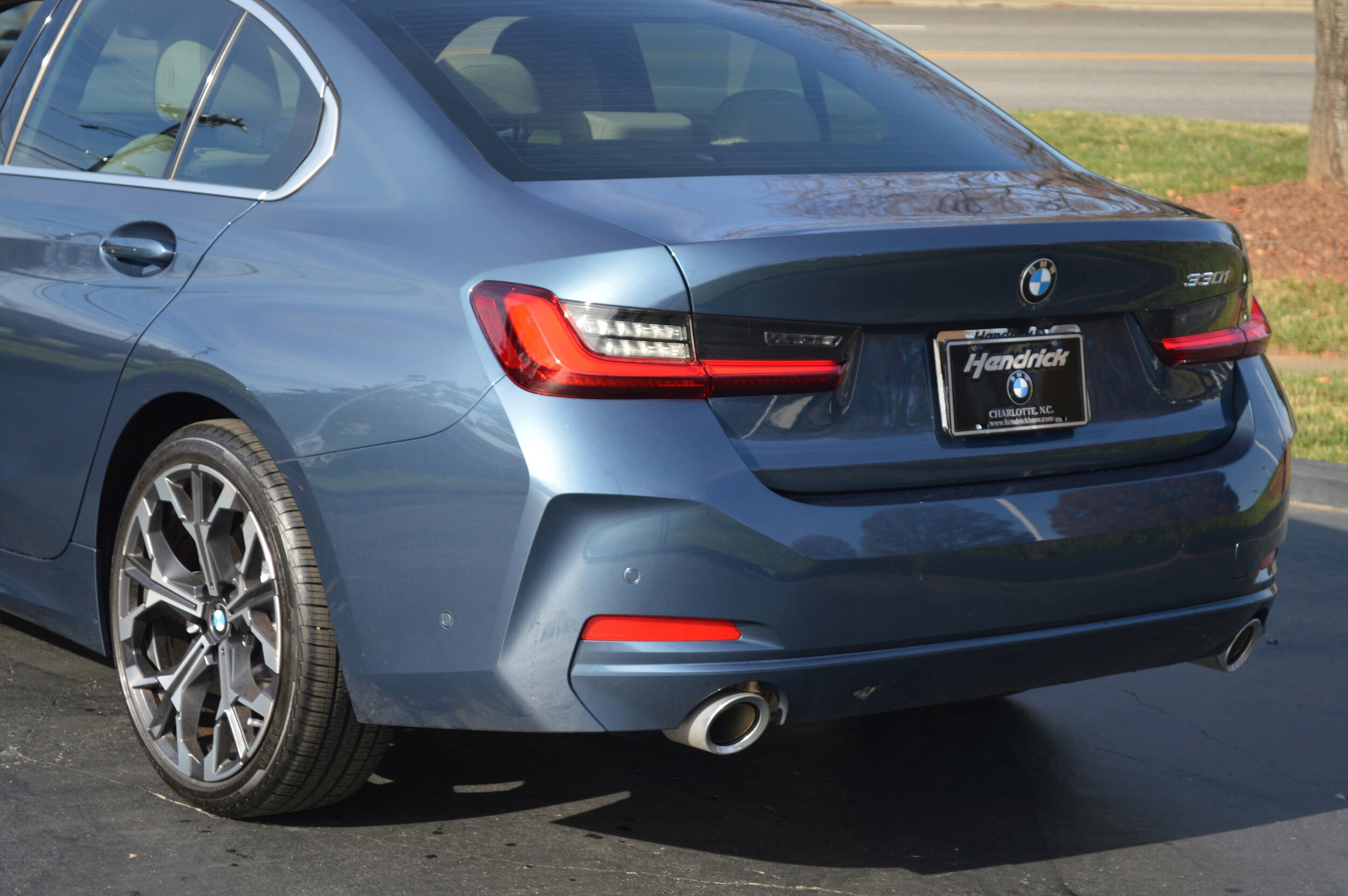 2025 Bmw 330i photo 3