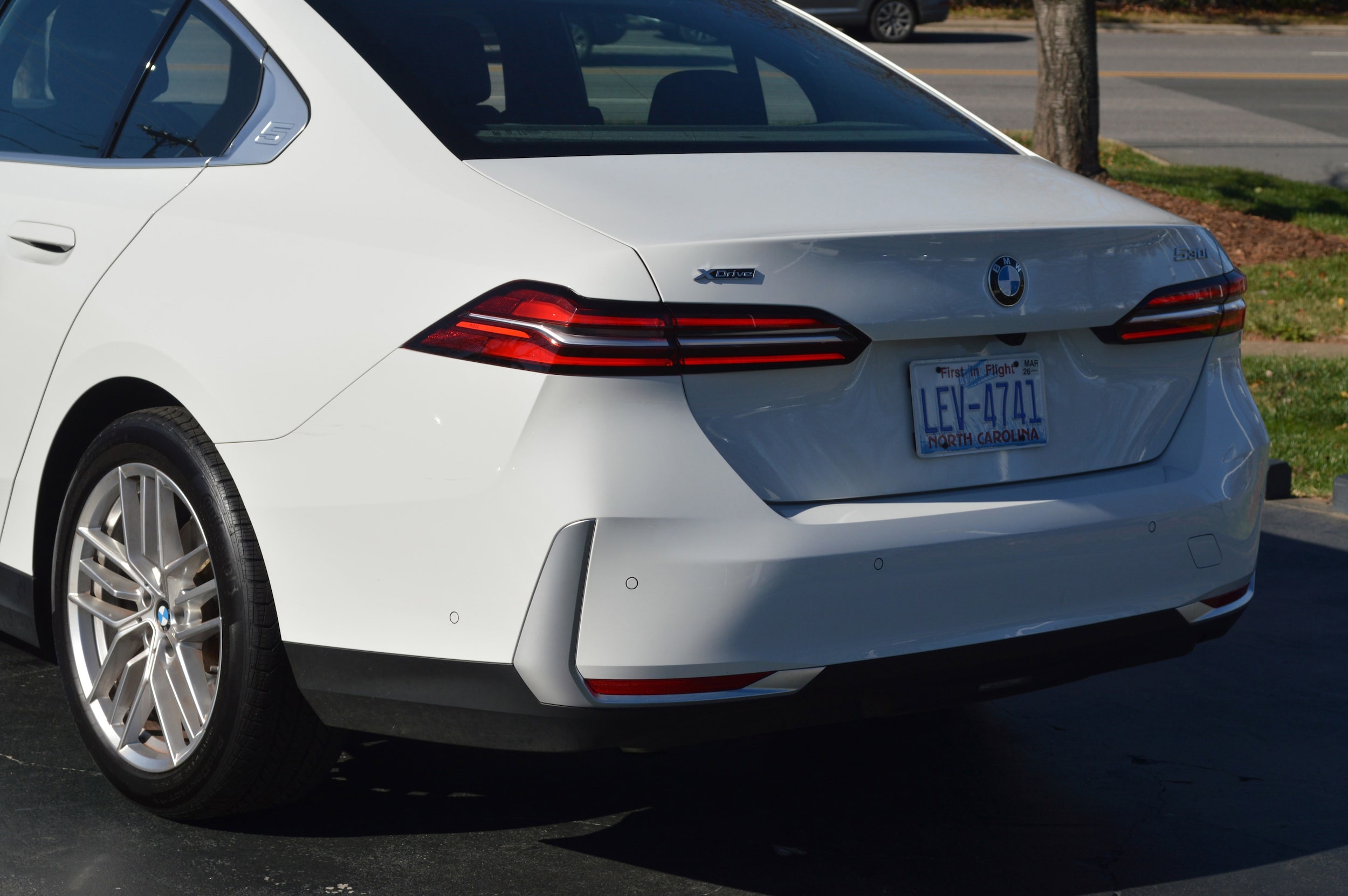 2025 BMW 5 Series 530i xDrive photo 2