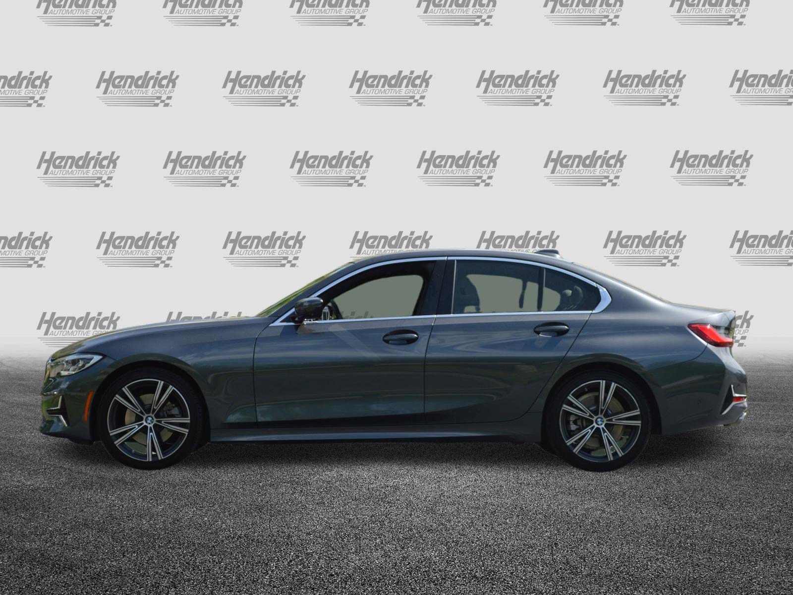 2019 BMW 3 Series 330i photo 3