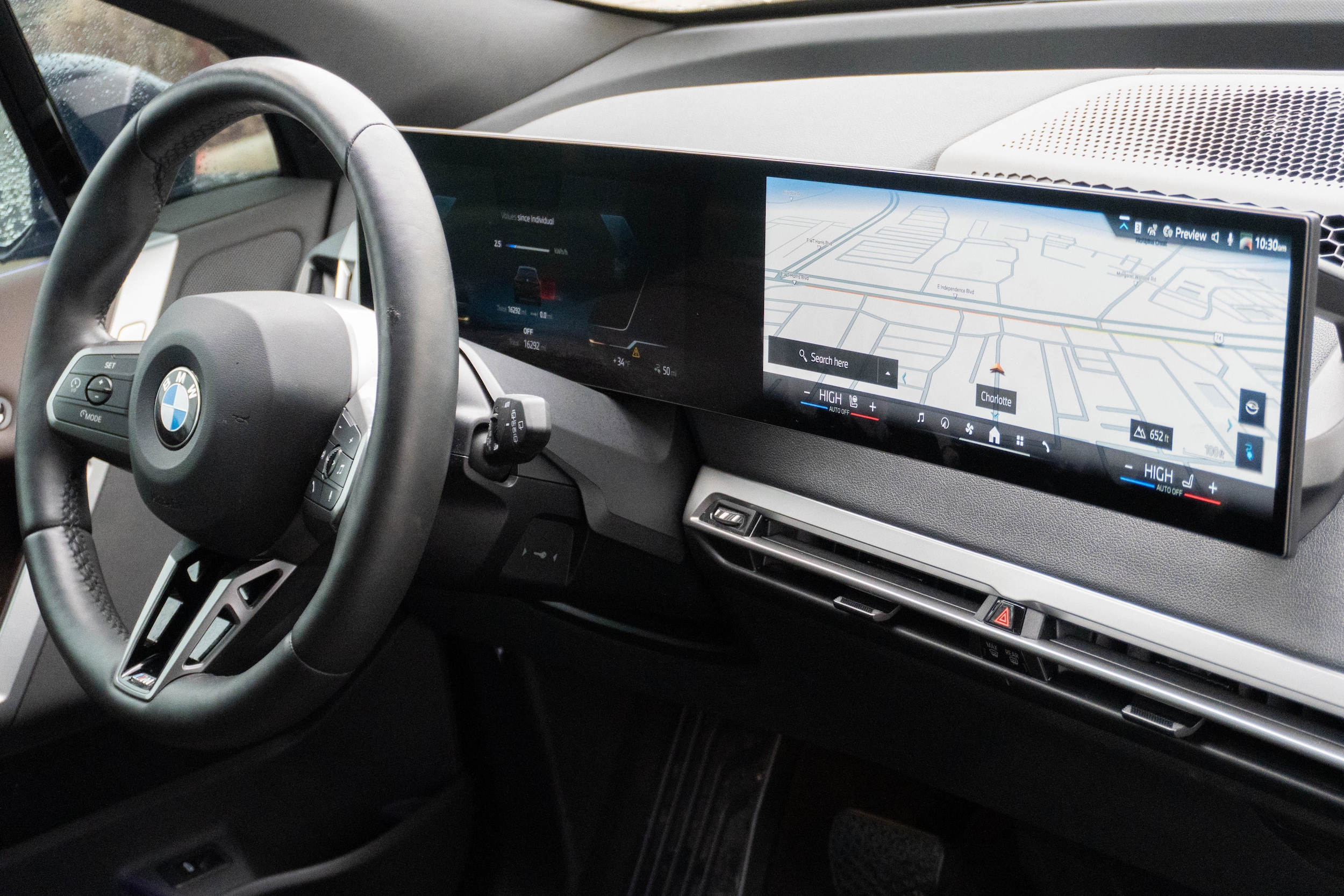 2025 BMW iX xDrive50 photo 3