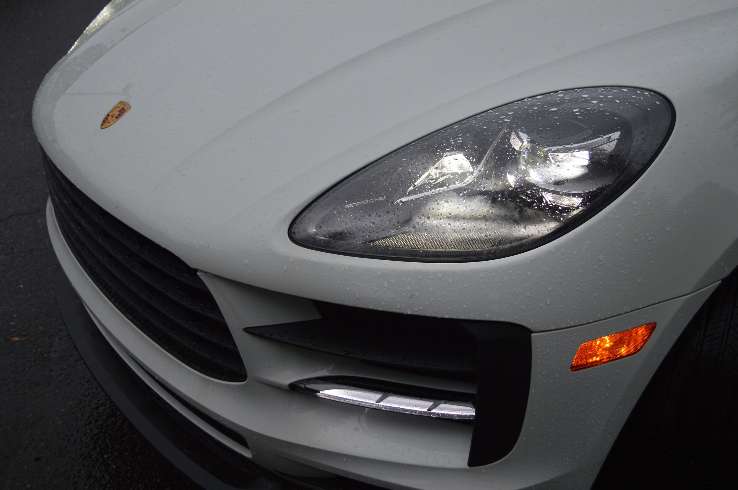 2021 Porsche Macan Base photo 2