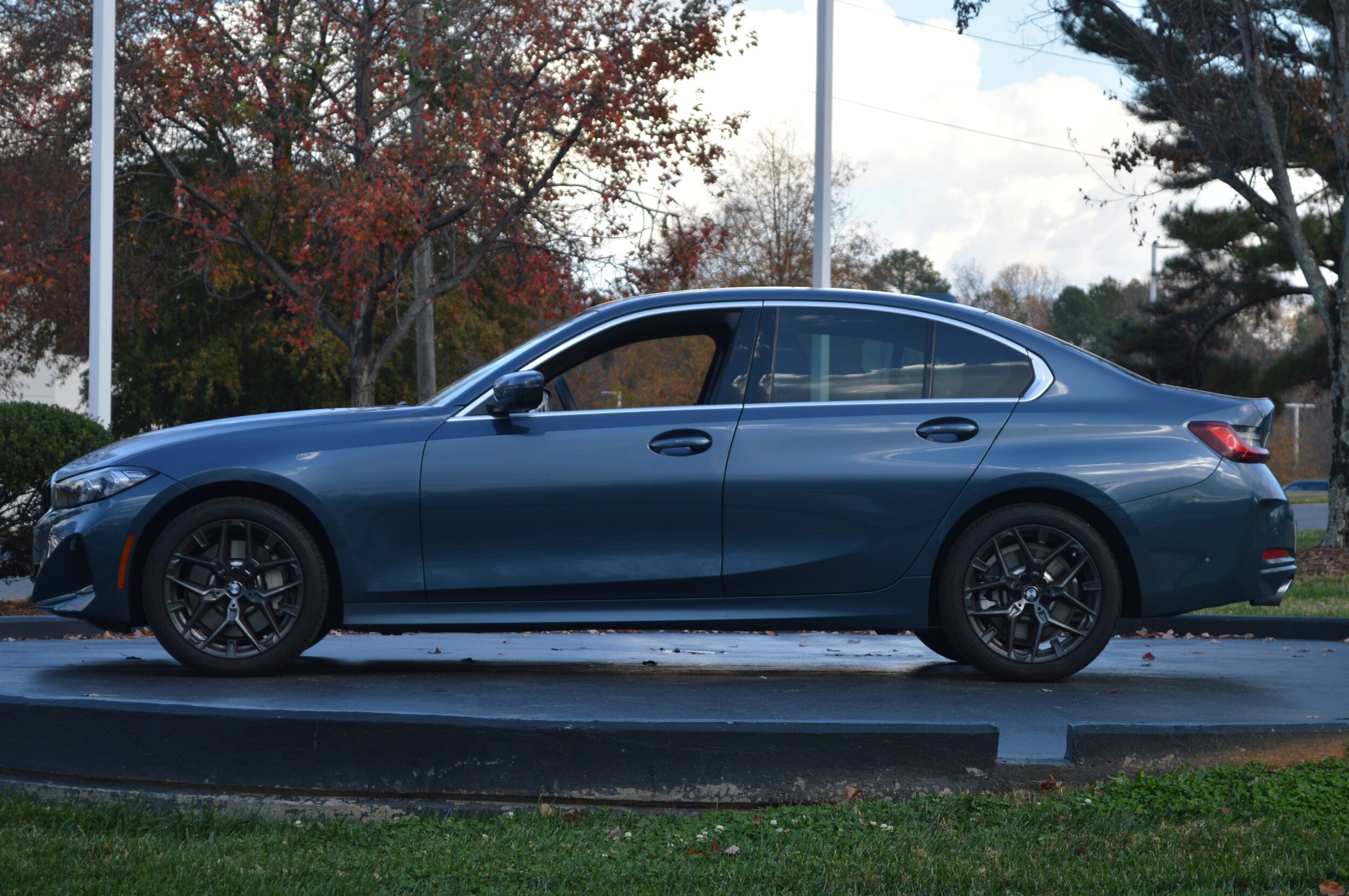 2025 BMW 3 Series 330i photo 6