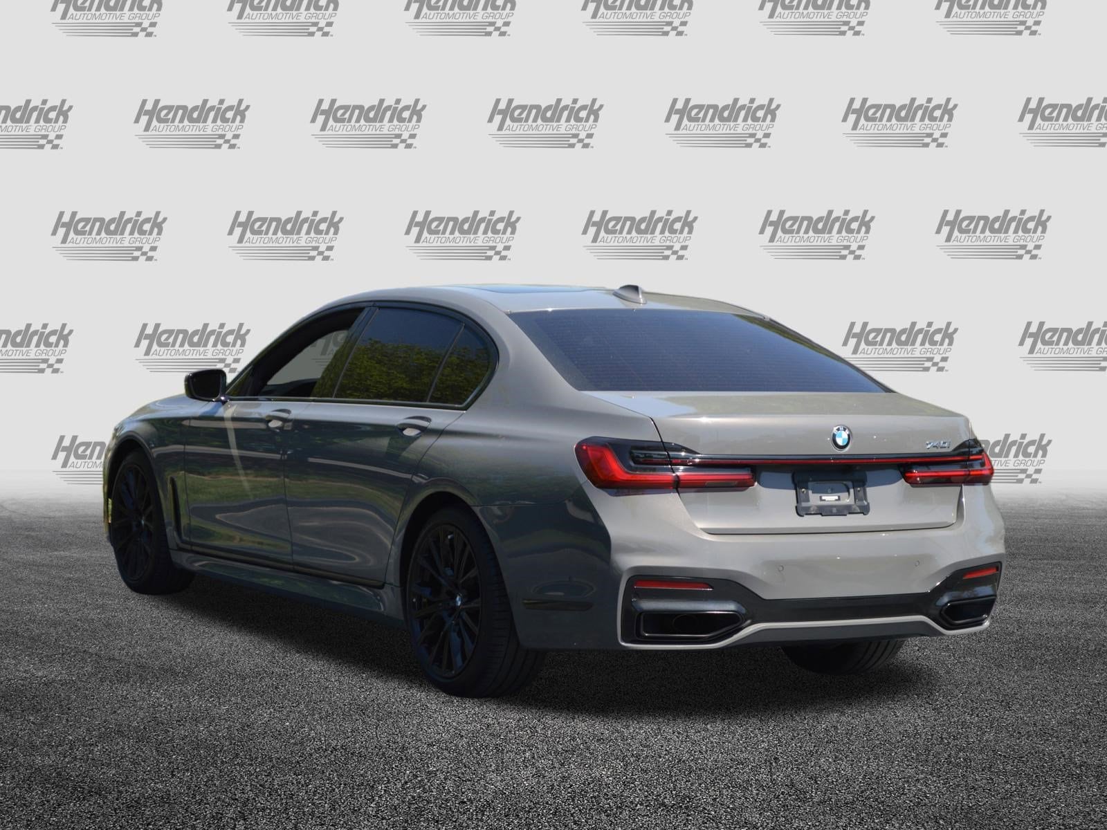 2022 BMW 7 Series 740i photo 6