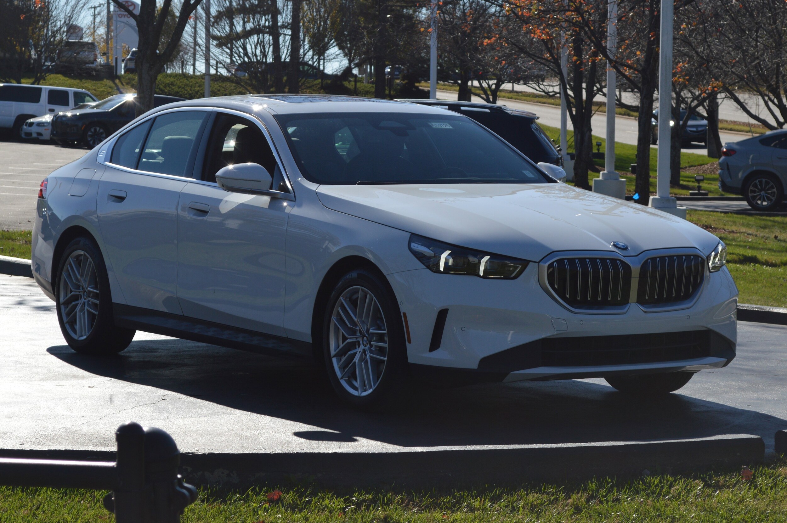 2025 BMW 5 Series 530i xDrive photo 4