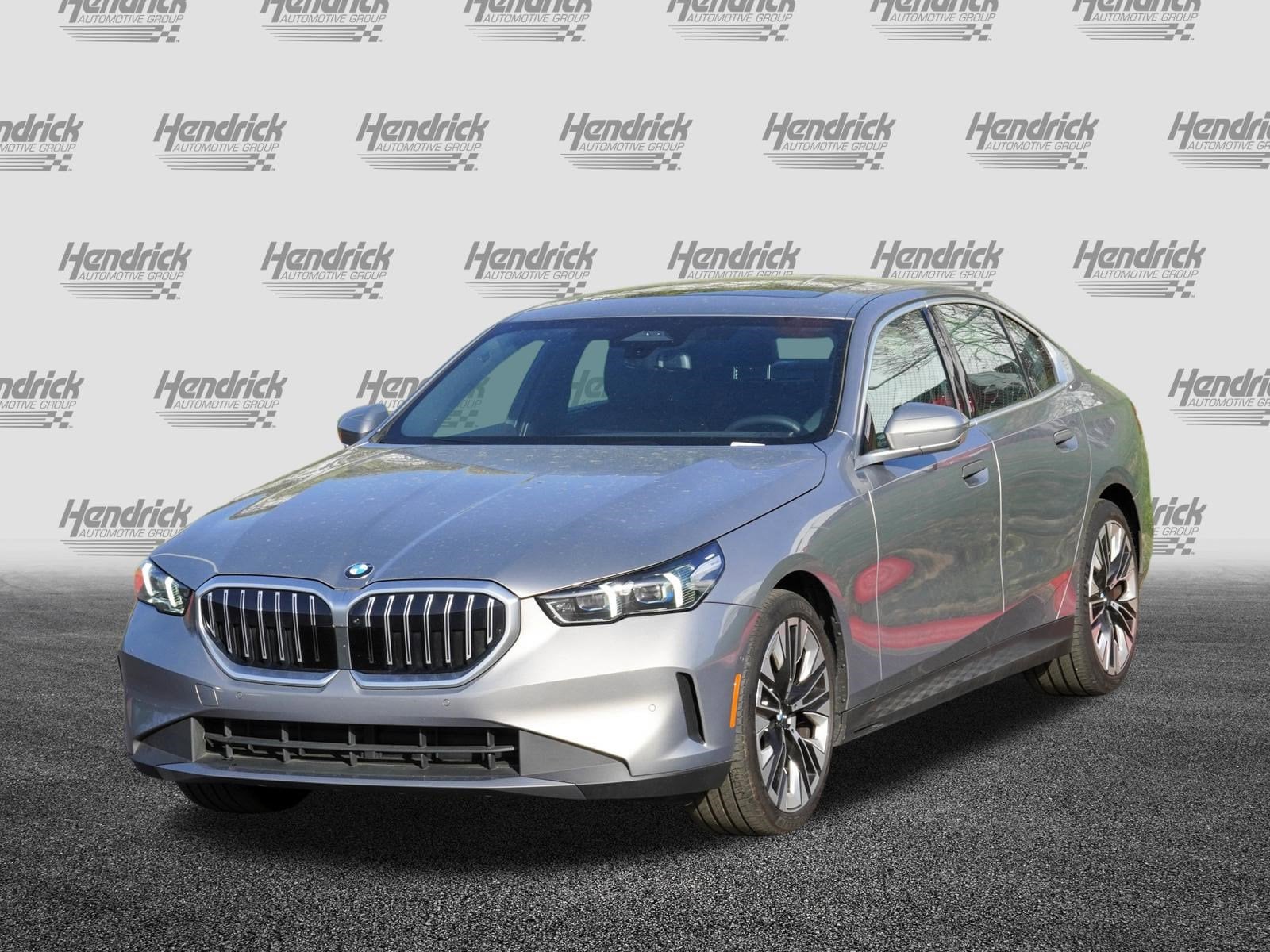 2025 BMW 5 Series 530i photo 4