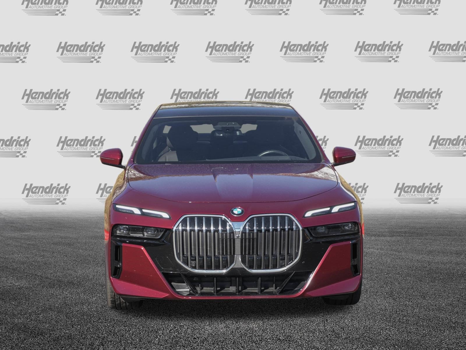 2025 BMW 7 Series 740i photo 2