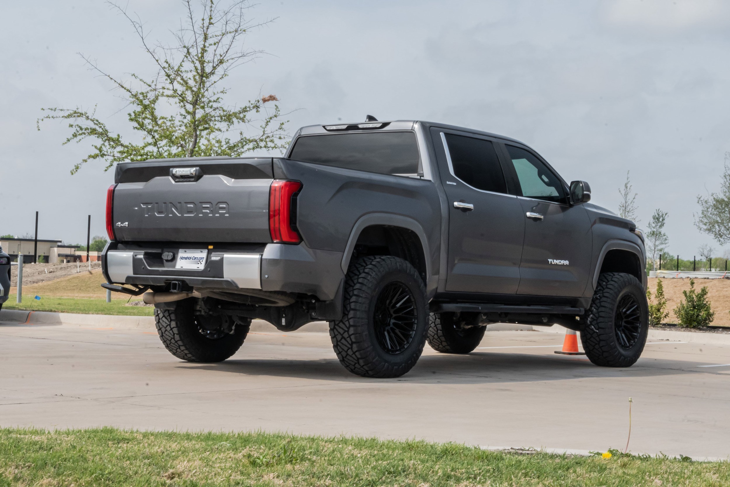 2024 Toyota Tundra 4WD Limited CrewMax photo 6