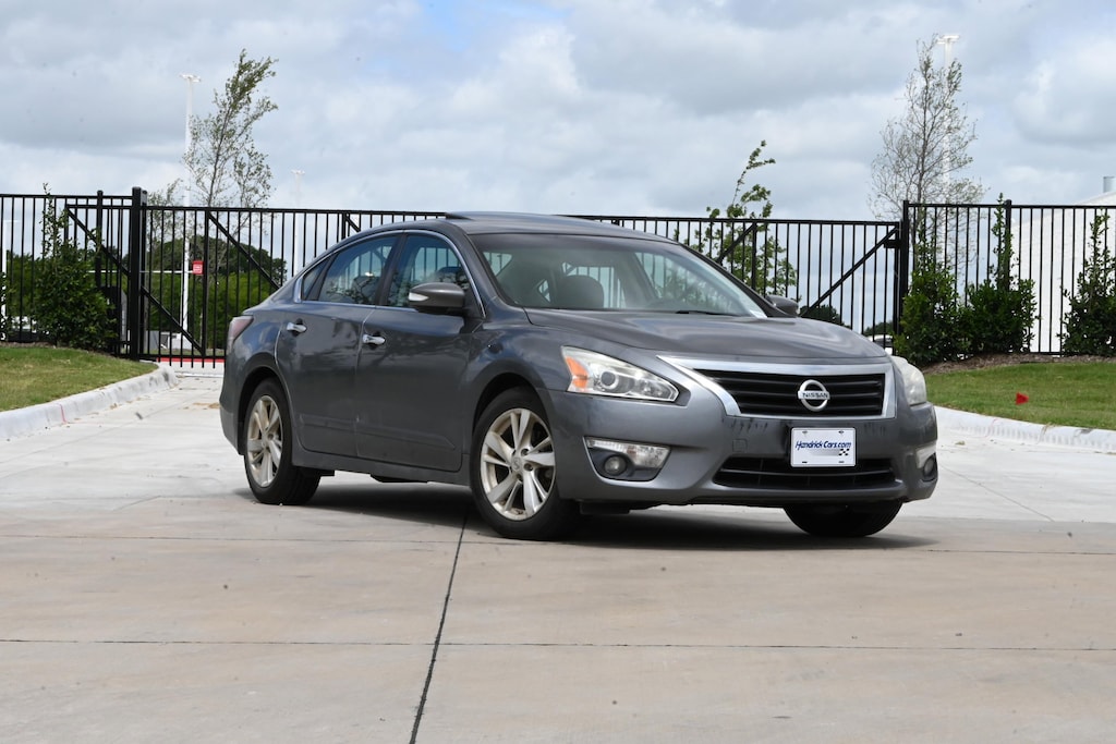 Used 2015 Nissan Altima 2.5 SV Sedan