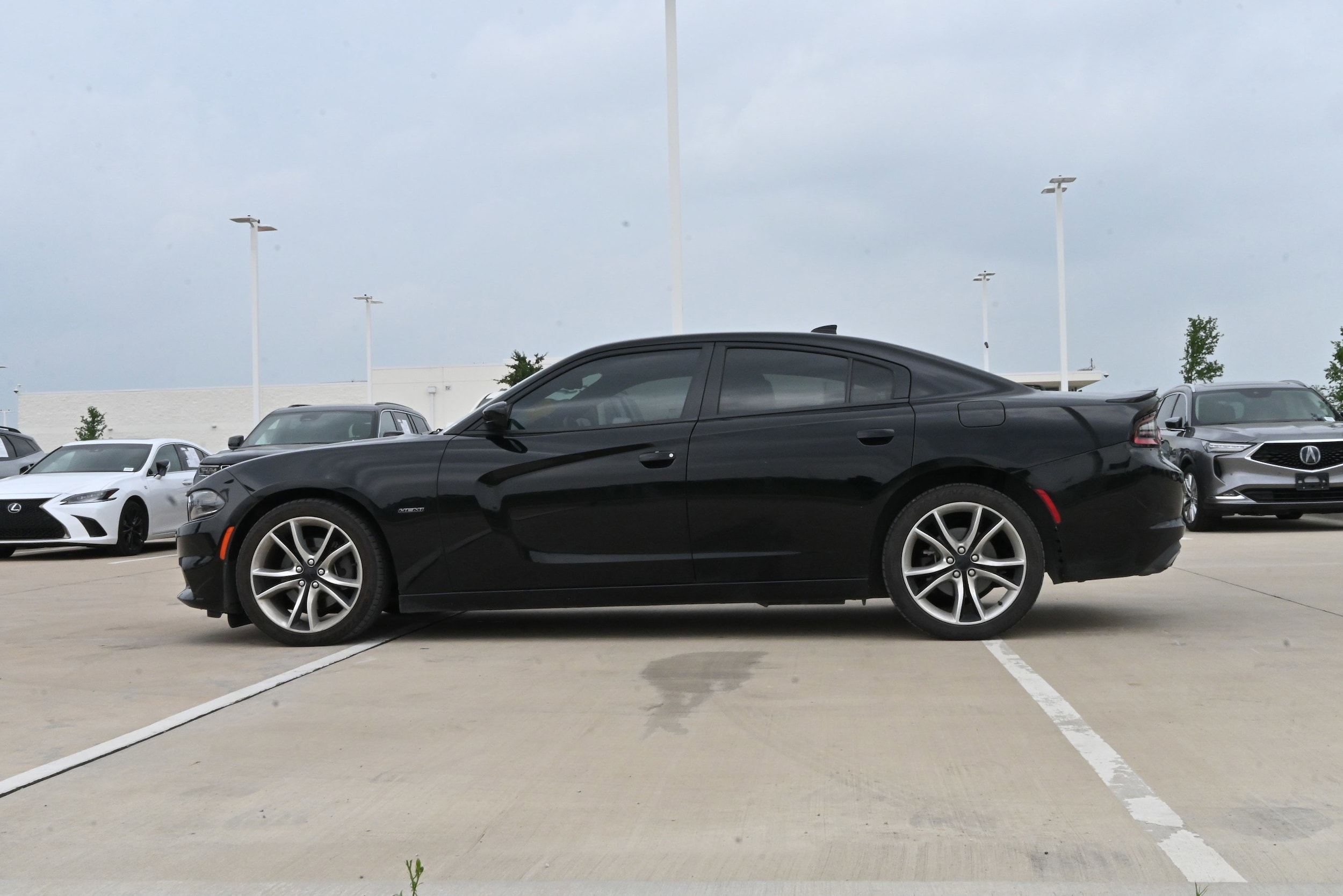 2015 Dodge Charger RT photo 4
