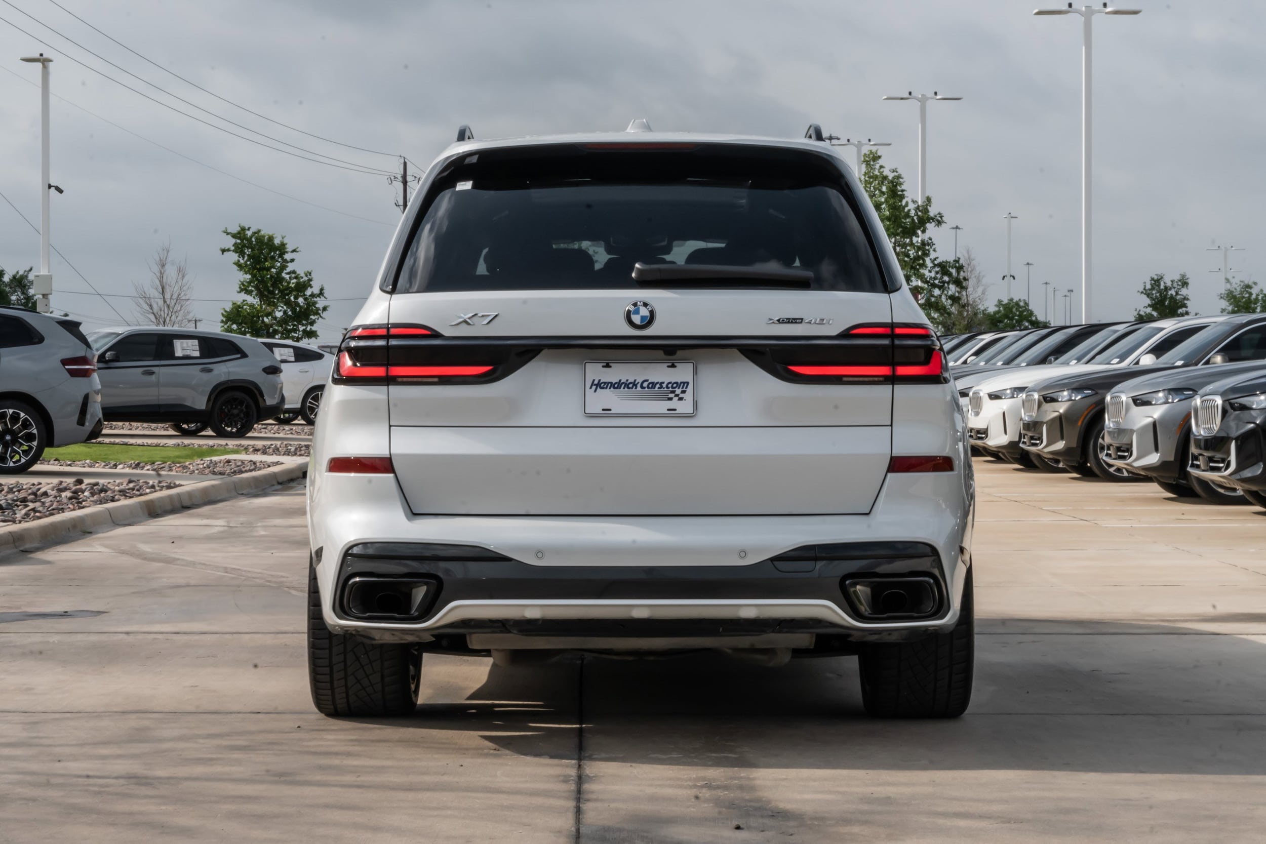 2025 BMW X7 xDrive40i photo 3