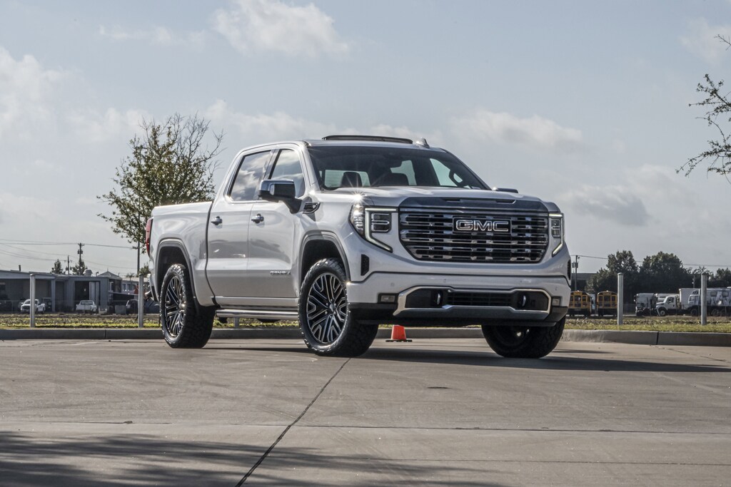 Used 2022 GMC Sierra 1500 Denali Ultimate 4WD Crew Cab Pickup