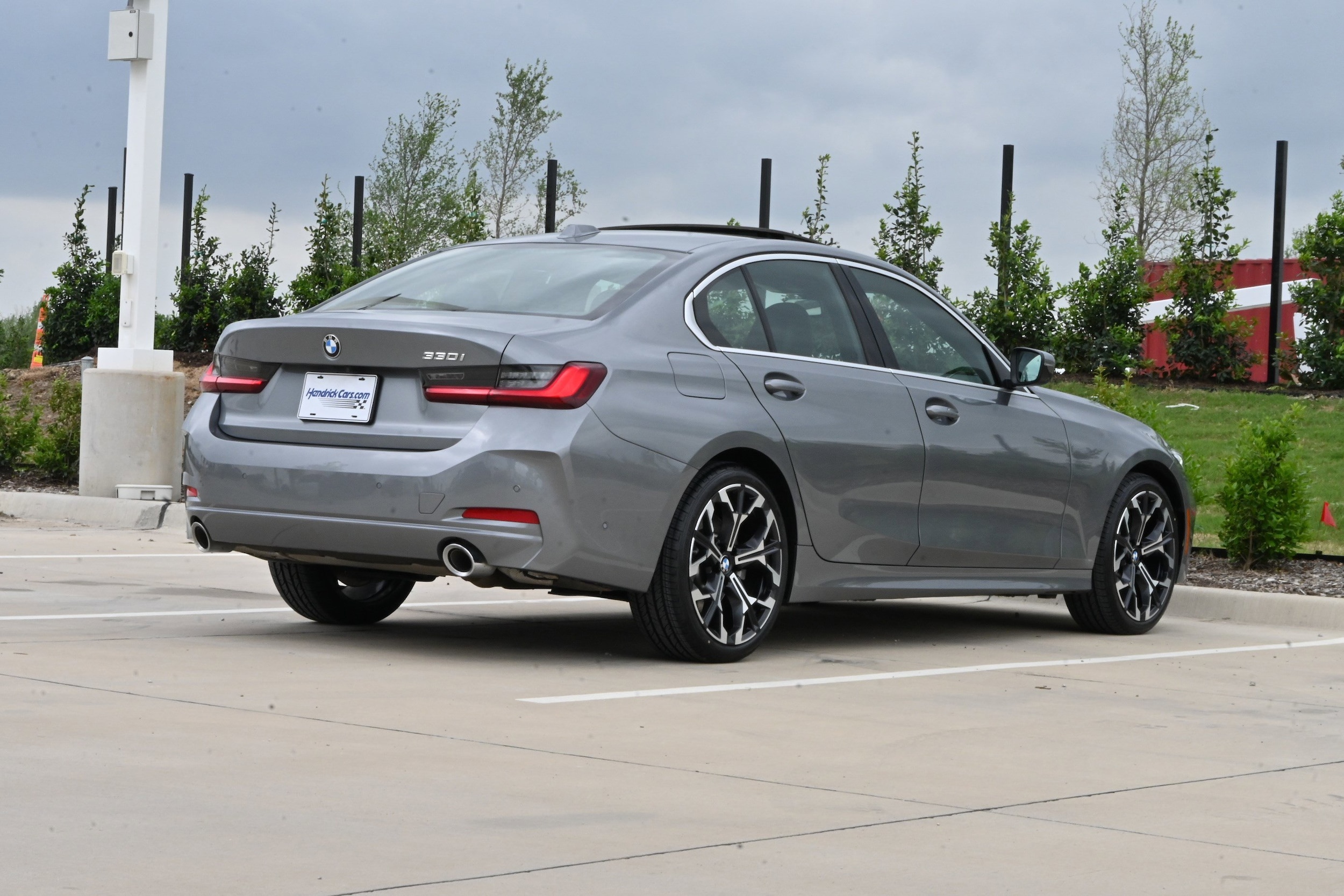 2025 BMW 3 Series 330i photo 3