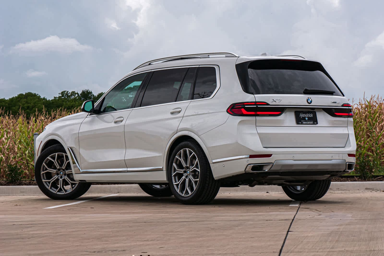 2025 BMW X7 xDrive40i photo 2