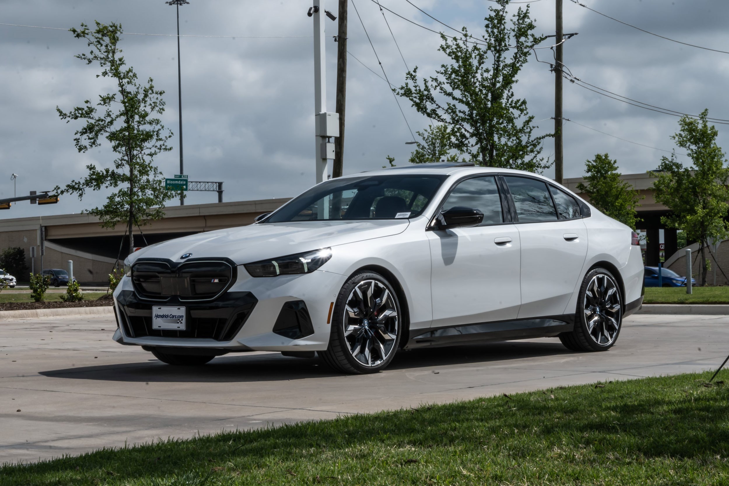 2024 BMW i5 M60 photo 4