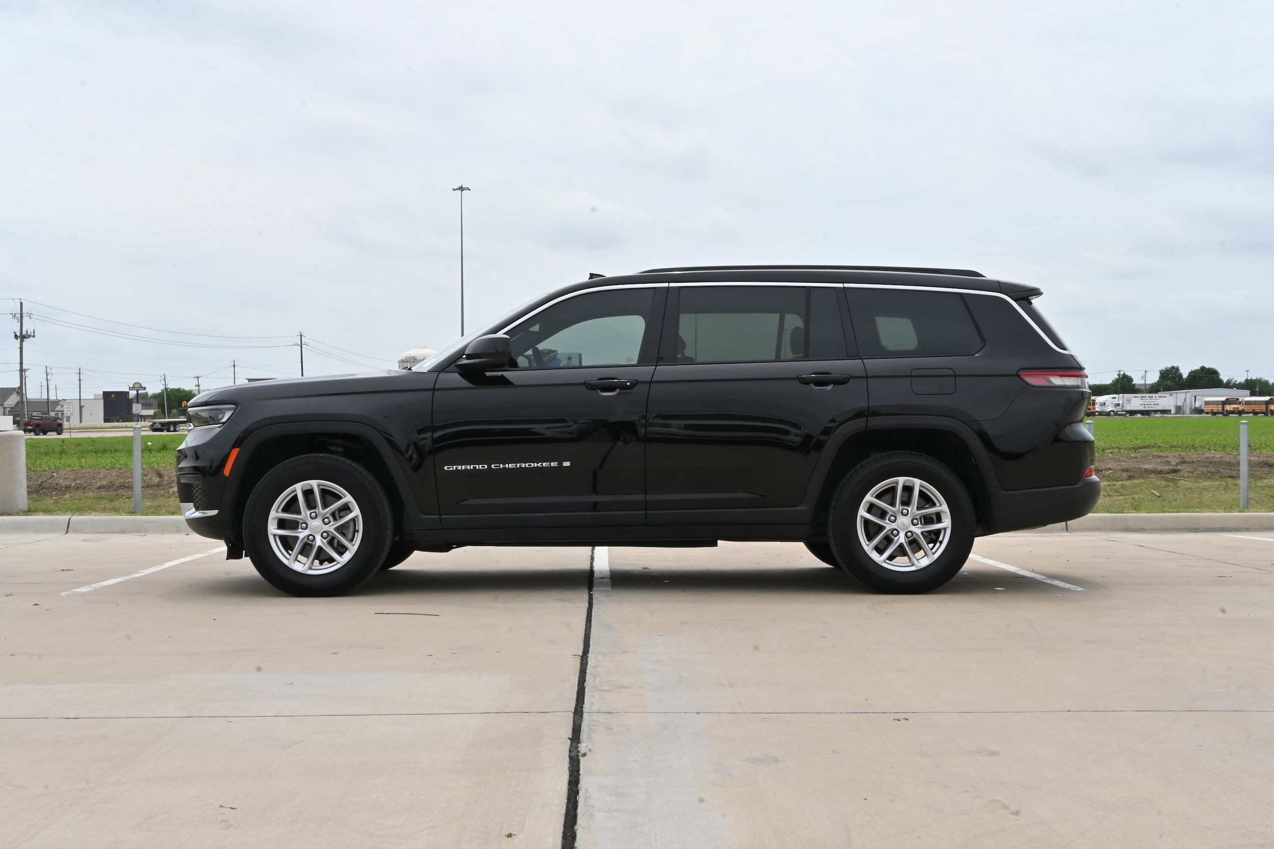2024 Jeep Grand Cherokee L Laredo X 4x4 photo 5