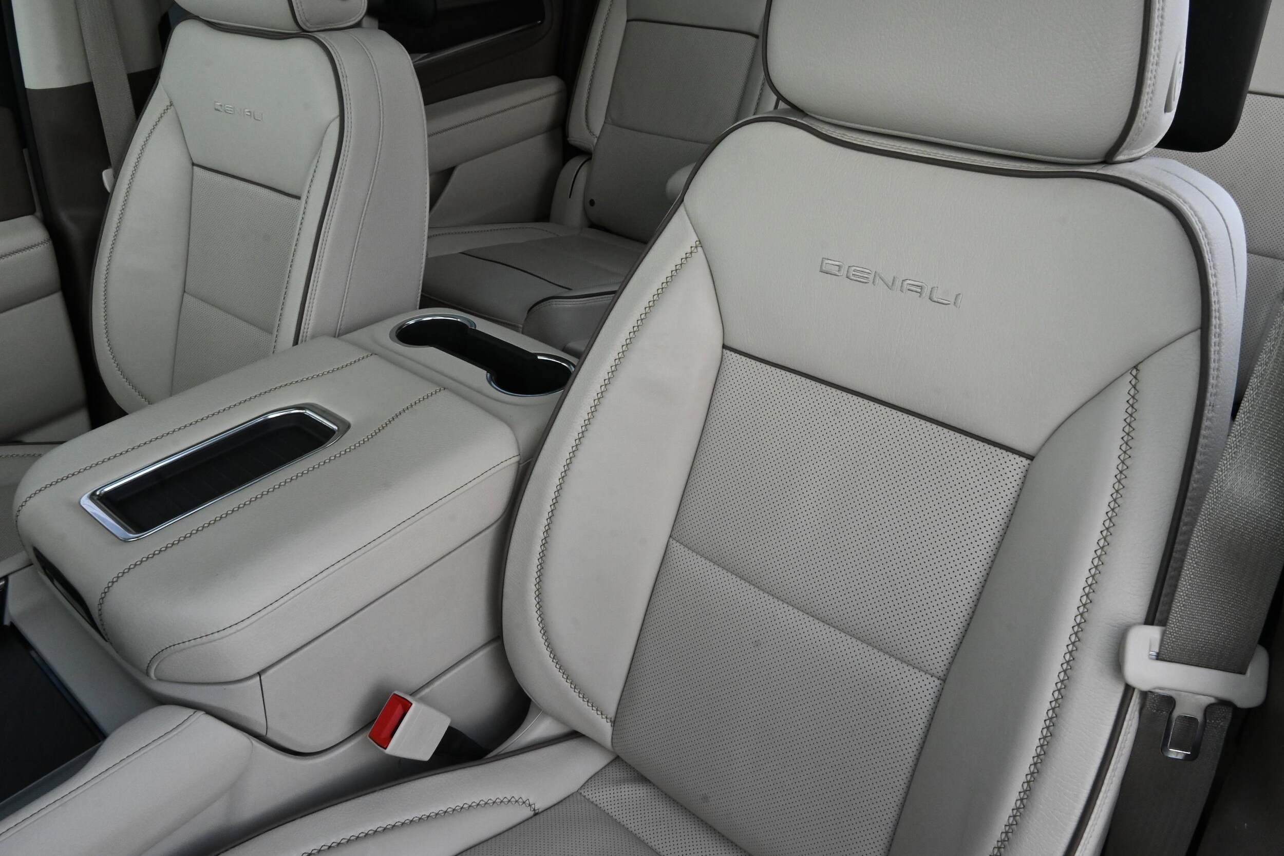 2024 GMC Yukon XL Denali 4WD photo 6