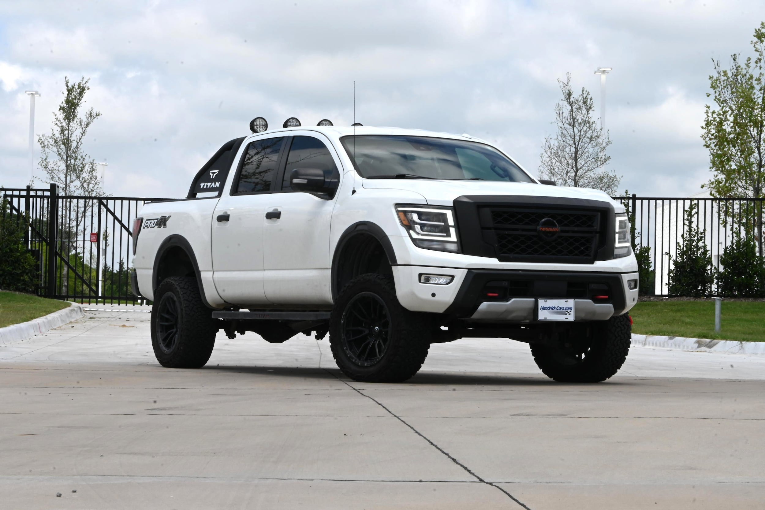 Nissan Titan PRO-4X 4x4 Crew Cab