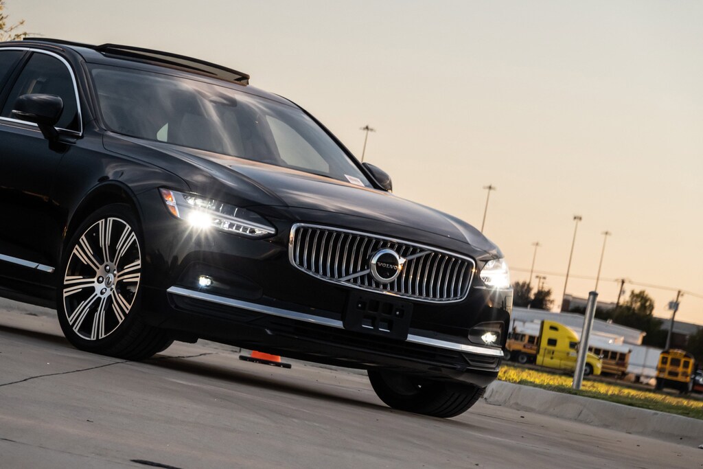 Used 2023 Volvo S90 Plus B6 AWD Sedan