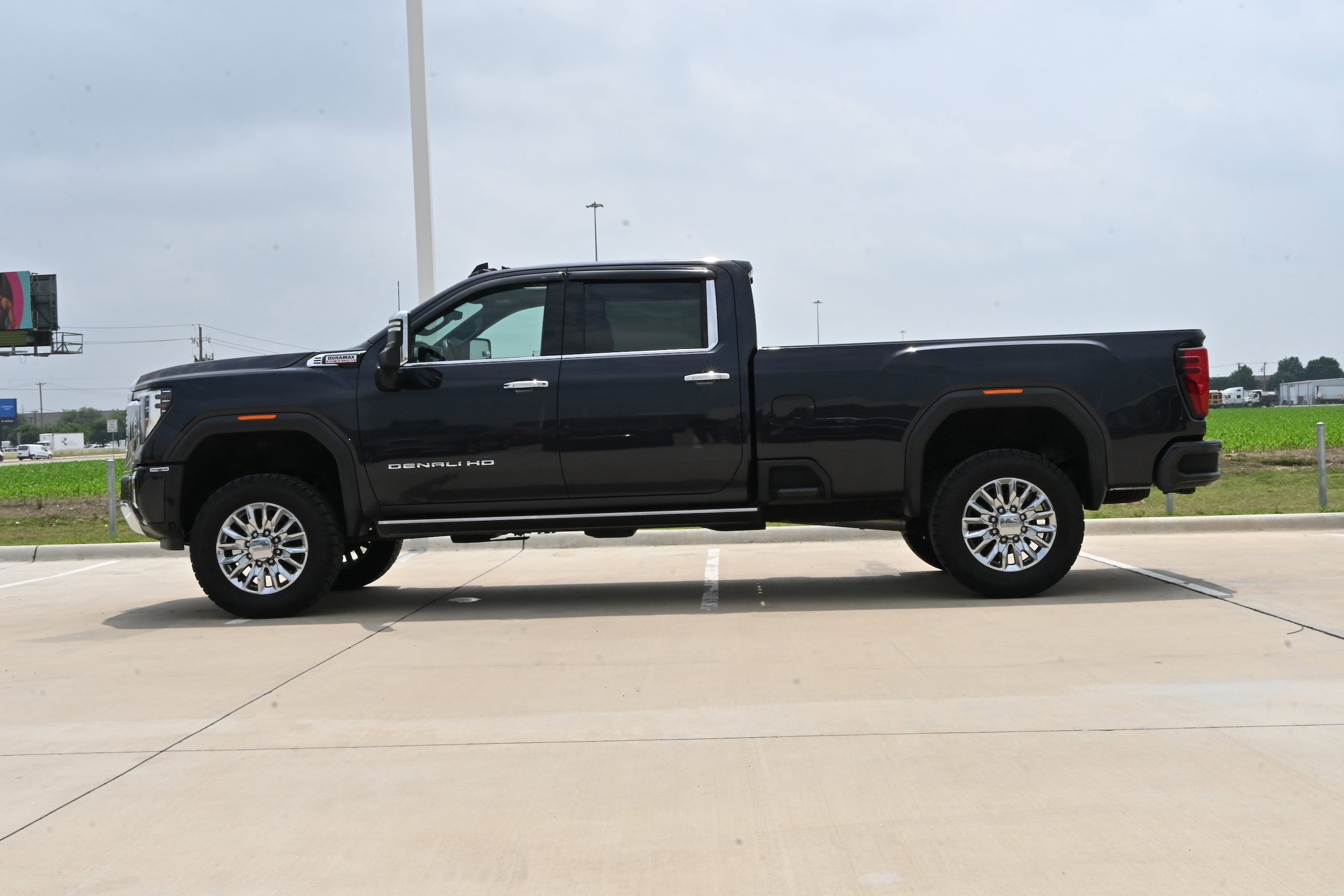 2024 GMC Sierra 3500HD Denali 4WD Crew Cab photo 4
