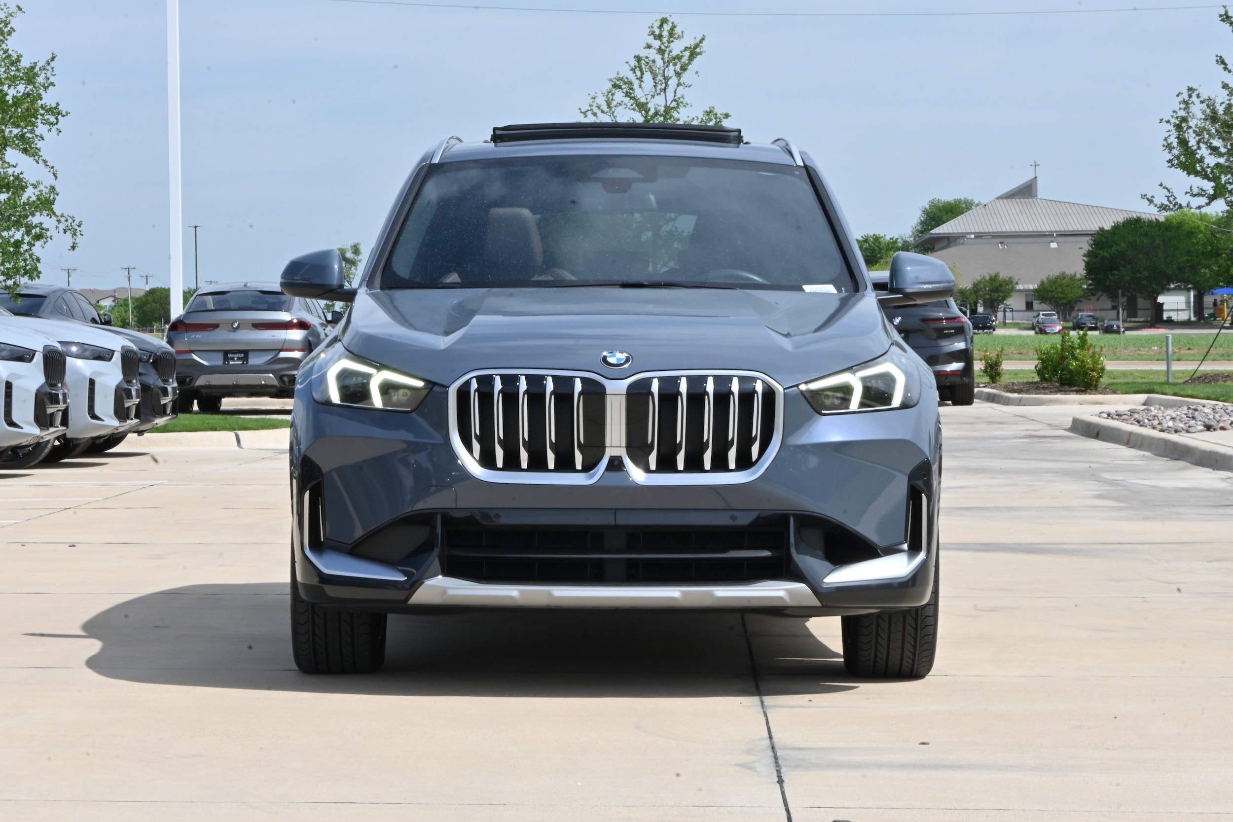 2025 BMW X1 xDrive28i photo 2