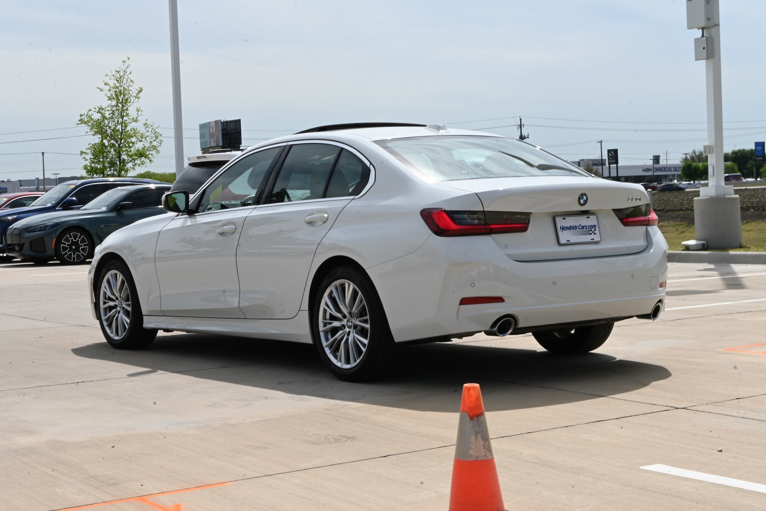 2024 BMW 3 Series 330i photo 6