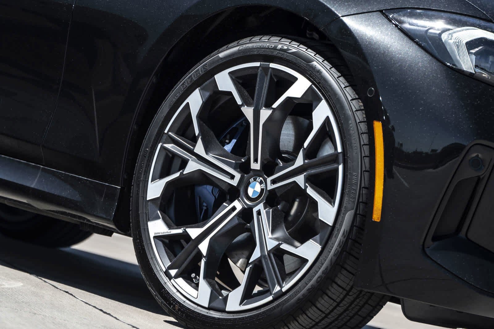 2025 BMW 3 Series 330i photo 2