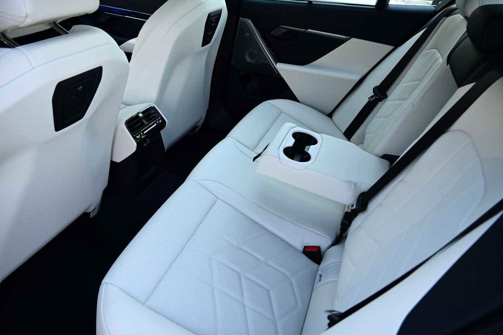 2026 BMW i5 eDrive40 photo 3