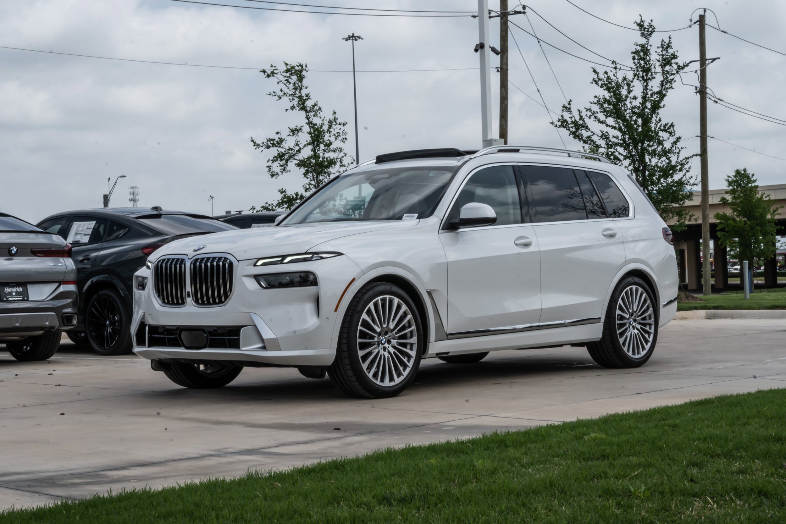 2025 BMW X7 xDrive40i photo 4
