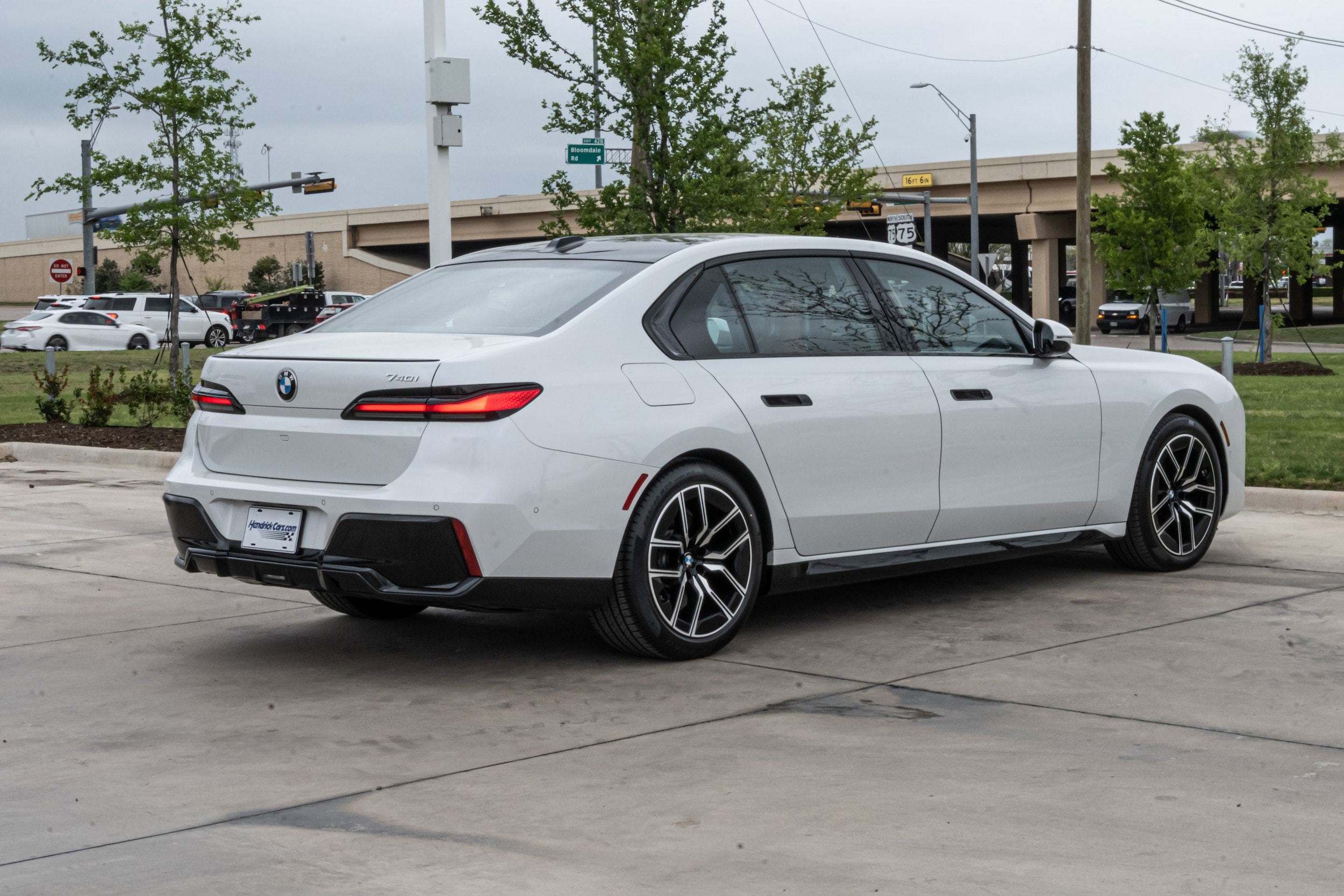 2023 BMW 7 Series 740i photo 3