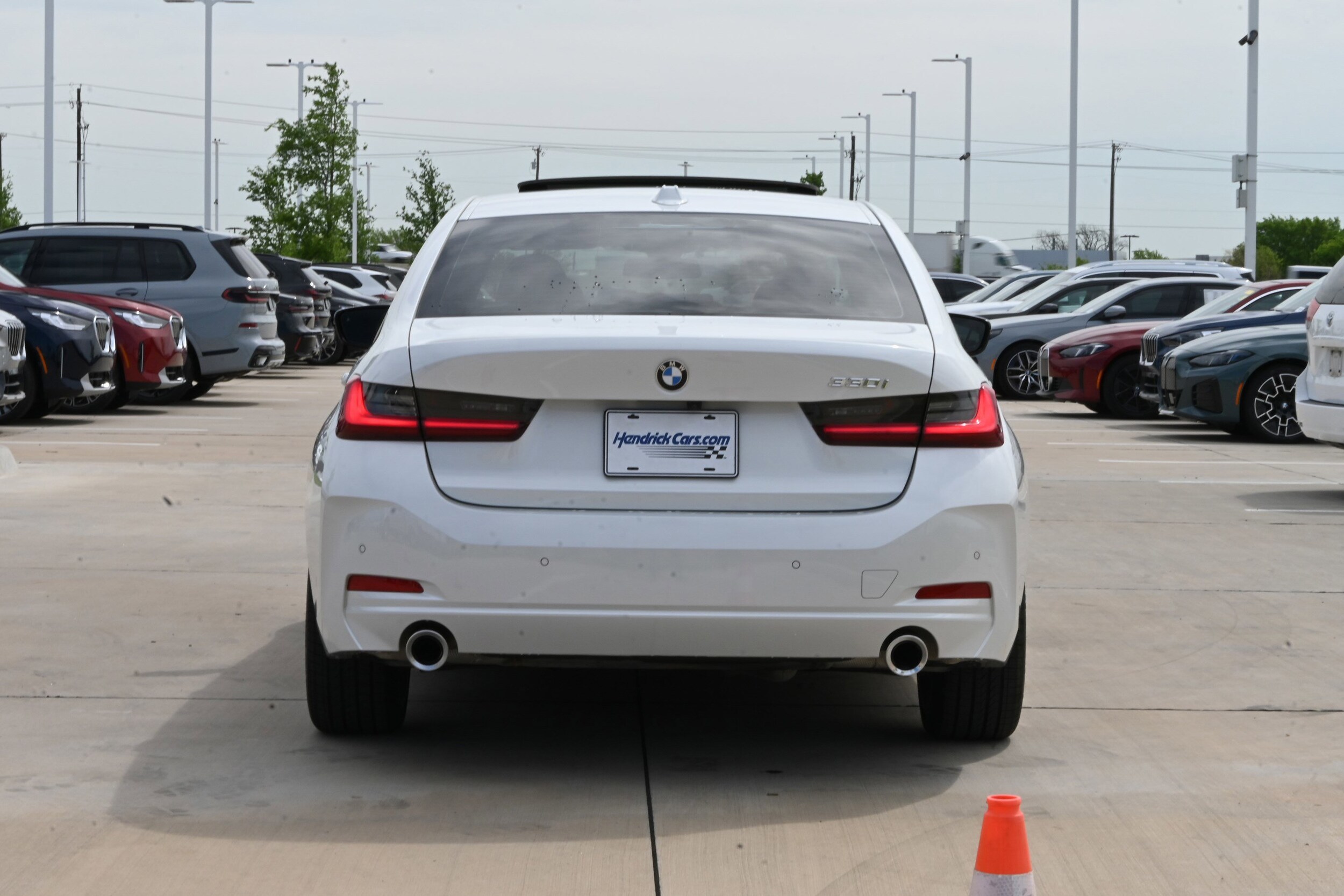 2024 BMW 3 Series 330i photo 3