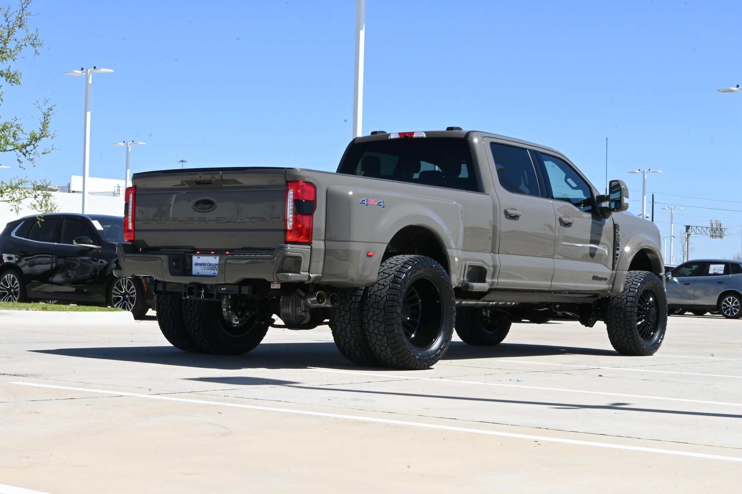 2026 Ford Super Duty F-450 DRW LARIAT 4WD Crew Cab photo 6