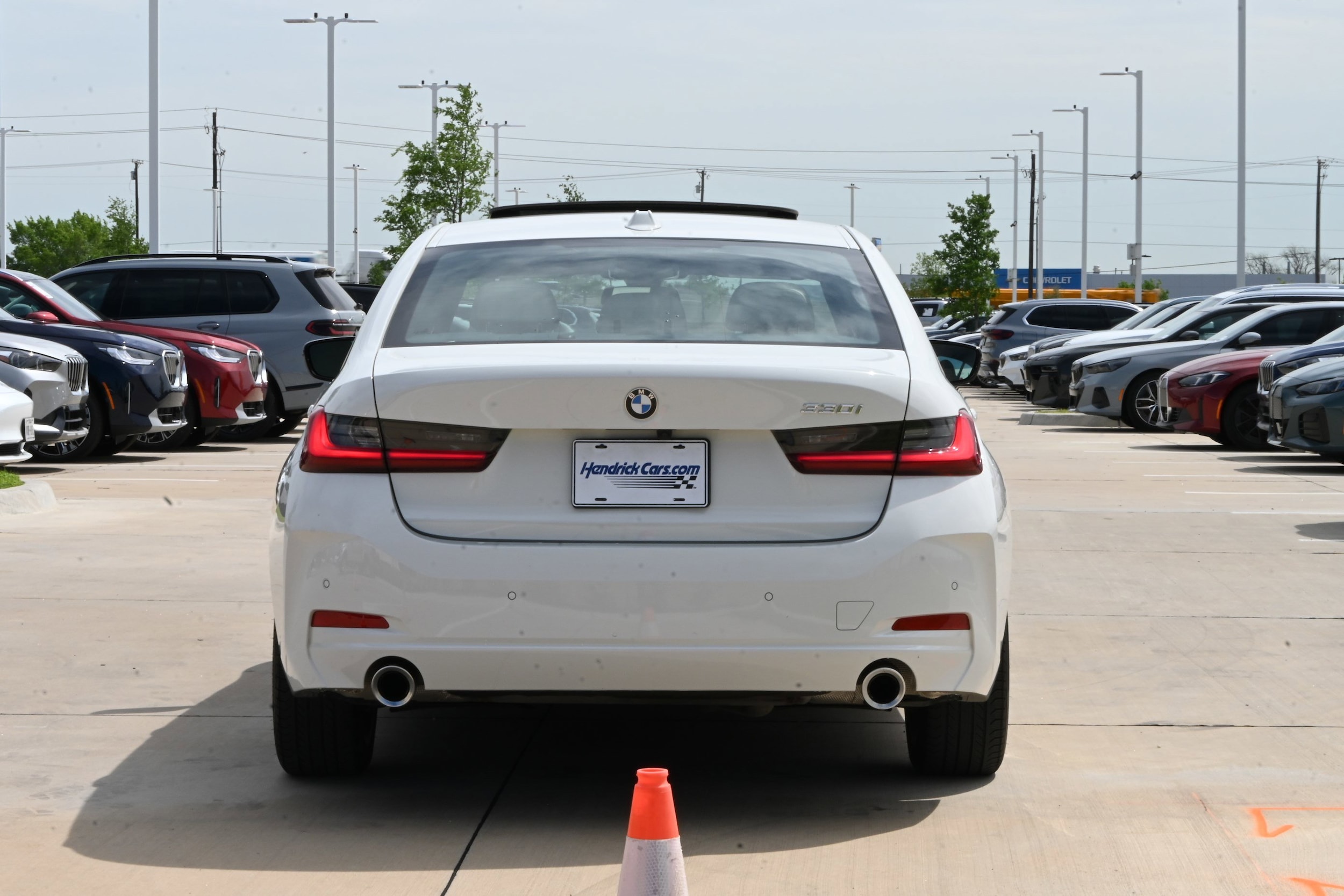 2024 BMW 3 Series 330i photo 3