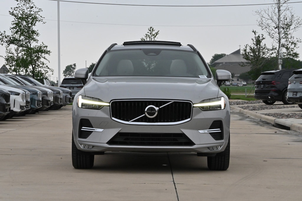 Used 2022 Volvo XC60 Momentum SUV