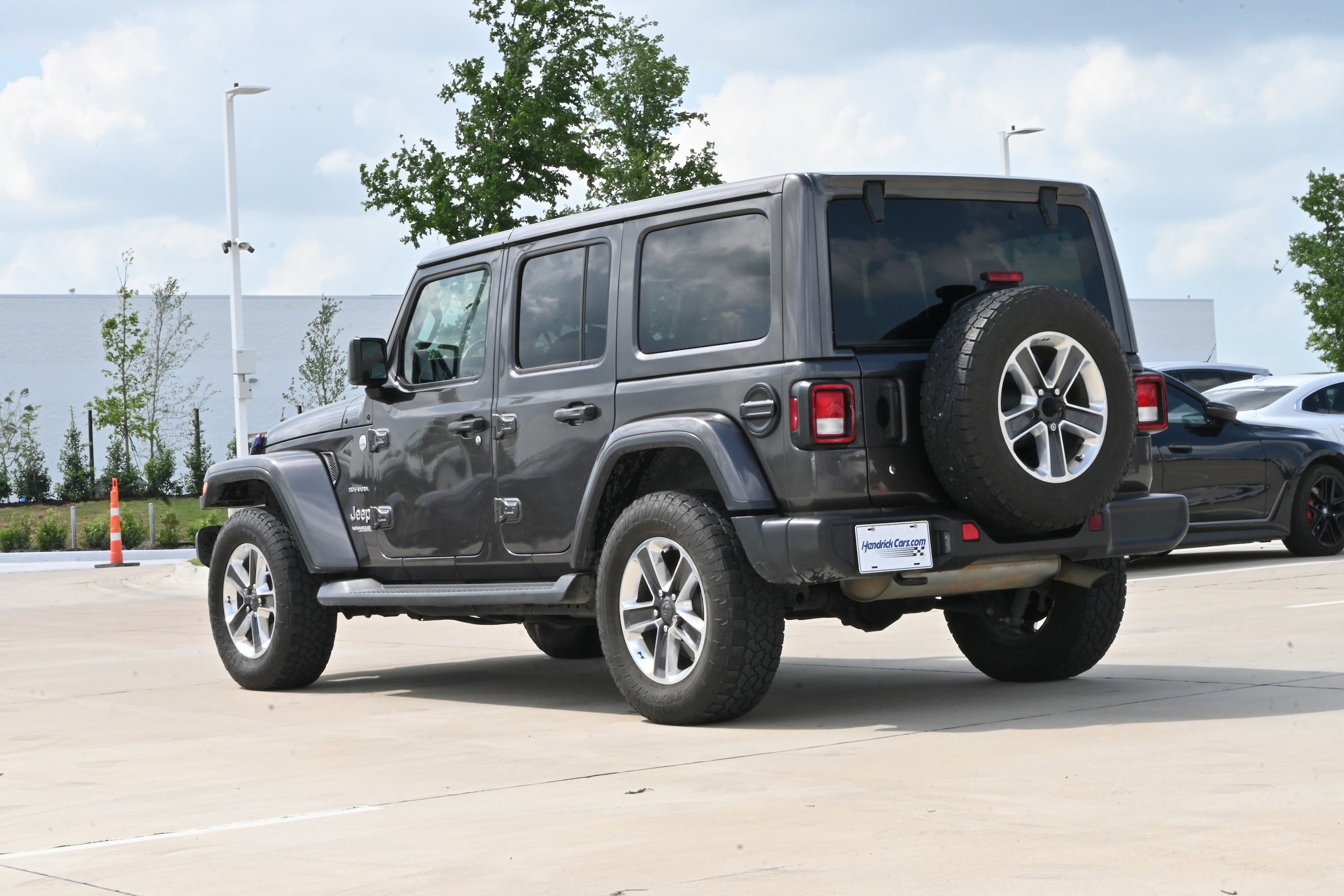 2018 Jeep Wrangler Unlimited Sahara 4x4 photo 6