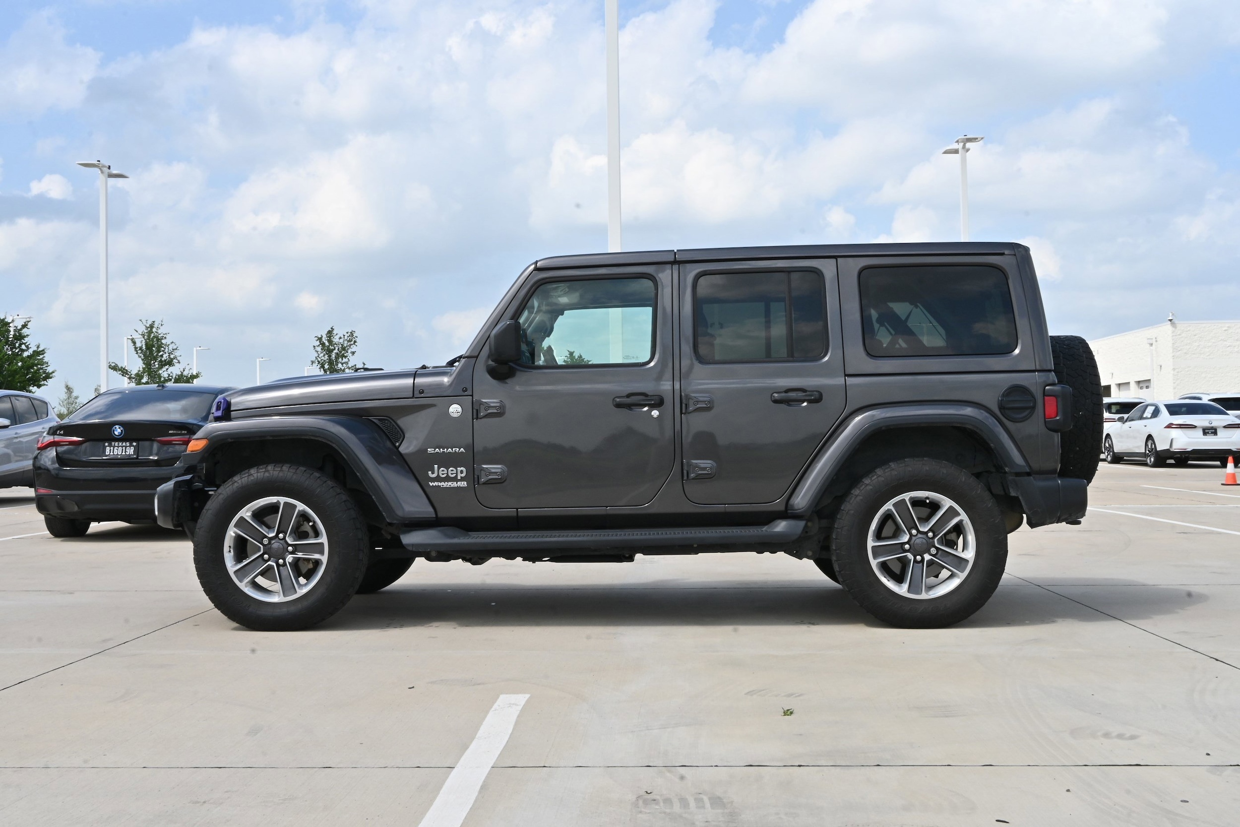 2018 Jeep Wrangler Unlimited Sahara 4x4 photo 5