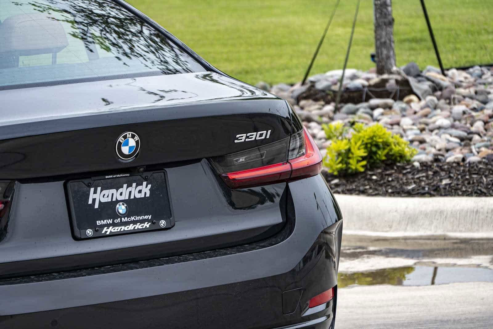 2025 BMW 3 Series 330i photo 4