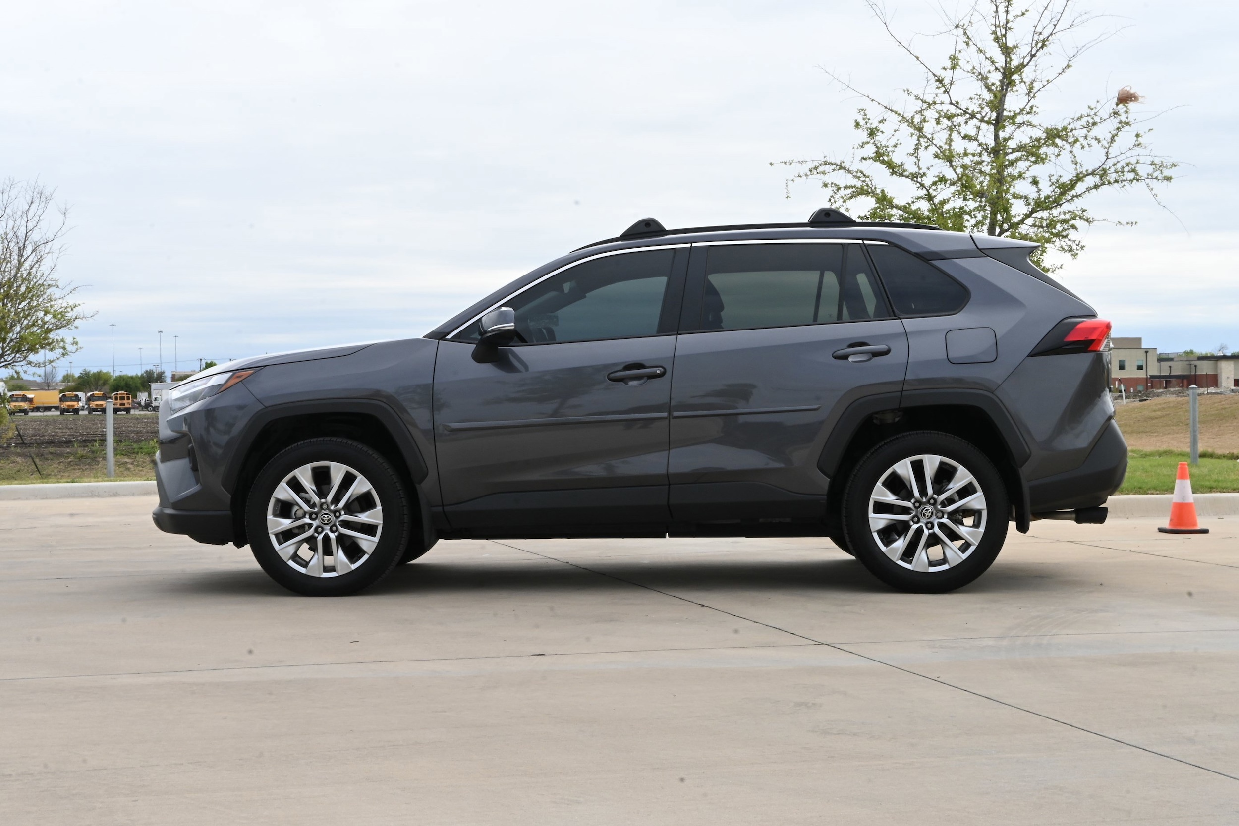 2025 Toyota RAV4 XLE Premium photo 4