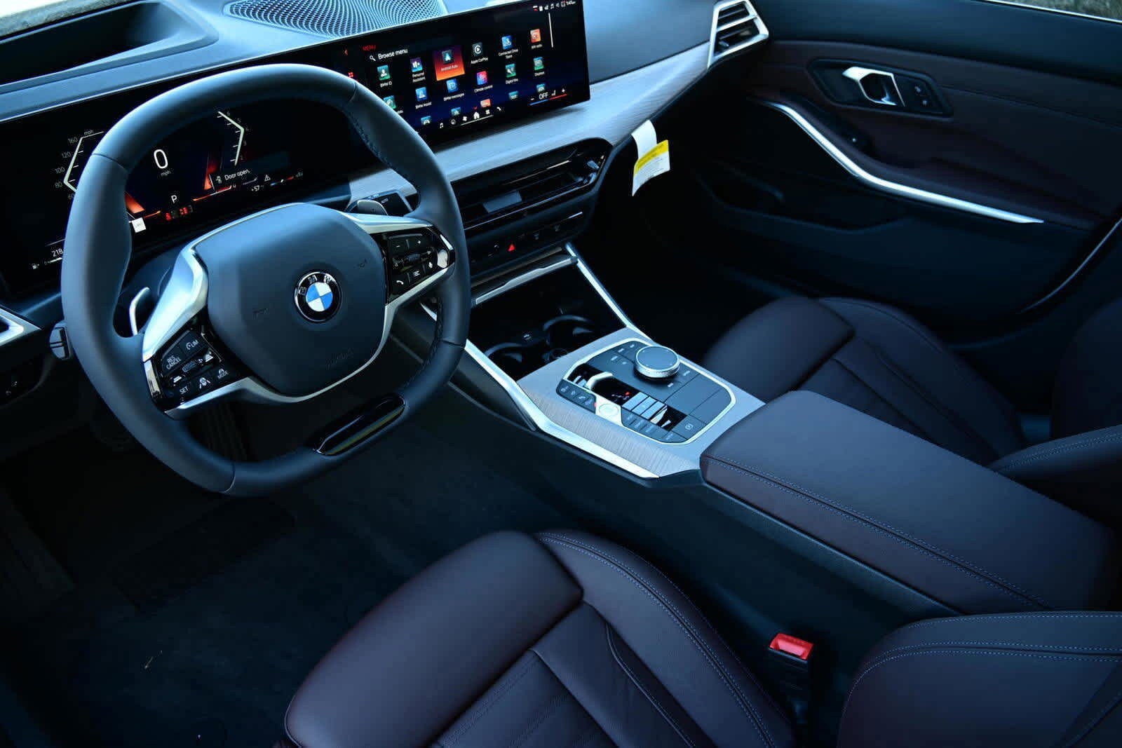 2025 BMW 3 Series 330i xDrive photo 3