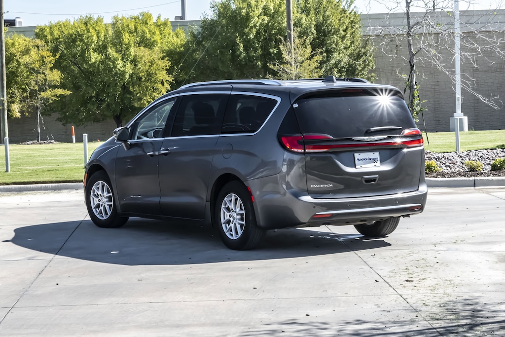 Used 2021 Chrysler Pacifica Touring L Minivan