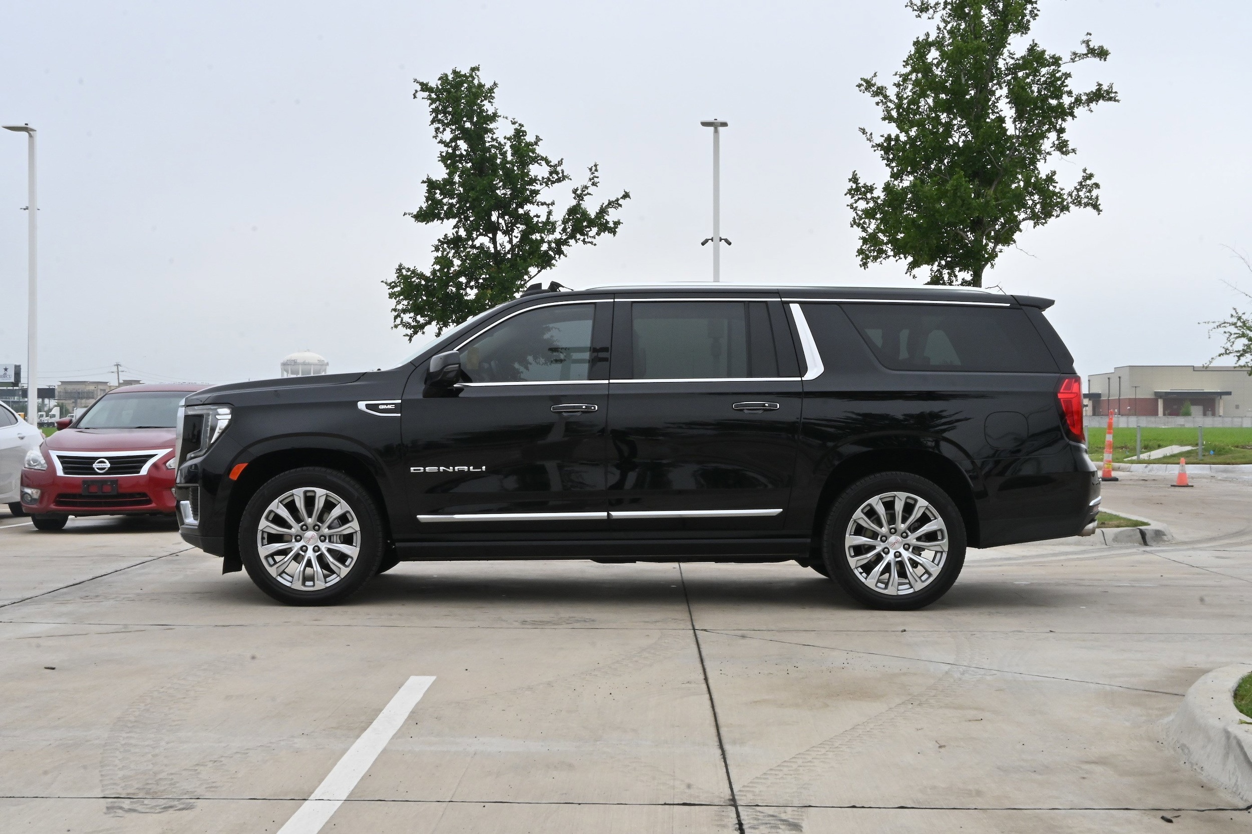2023 GMC Yukon XL Denali 4WD photo 4