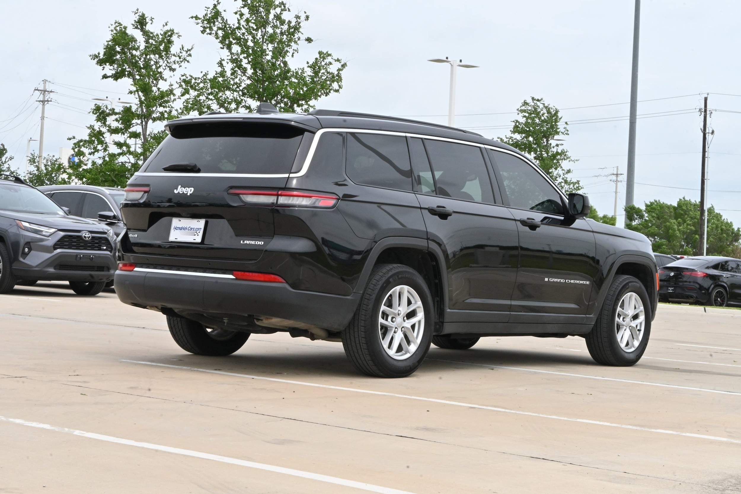 2024 Jeep Grand Cherokee L Laredo X 4x4 photo 3