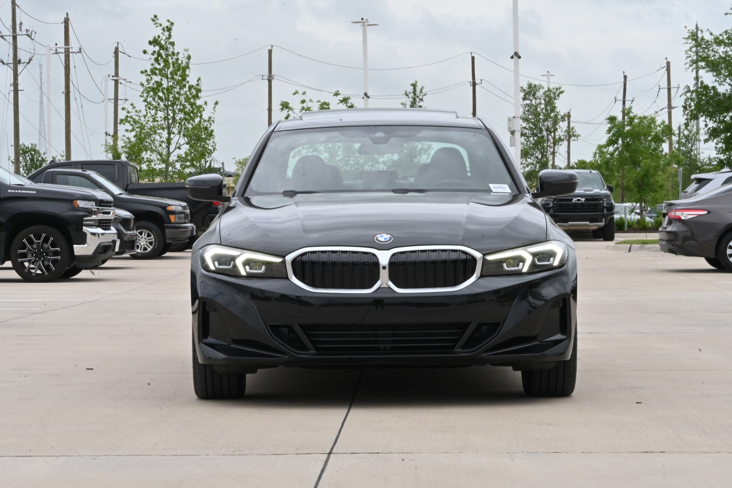 2025 BMW 3 Series 330i photo 2