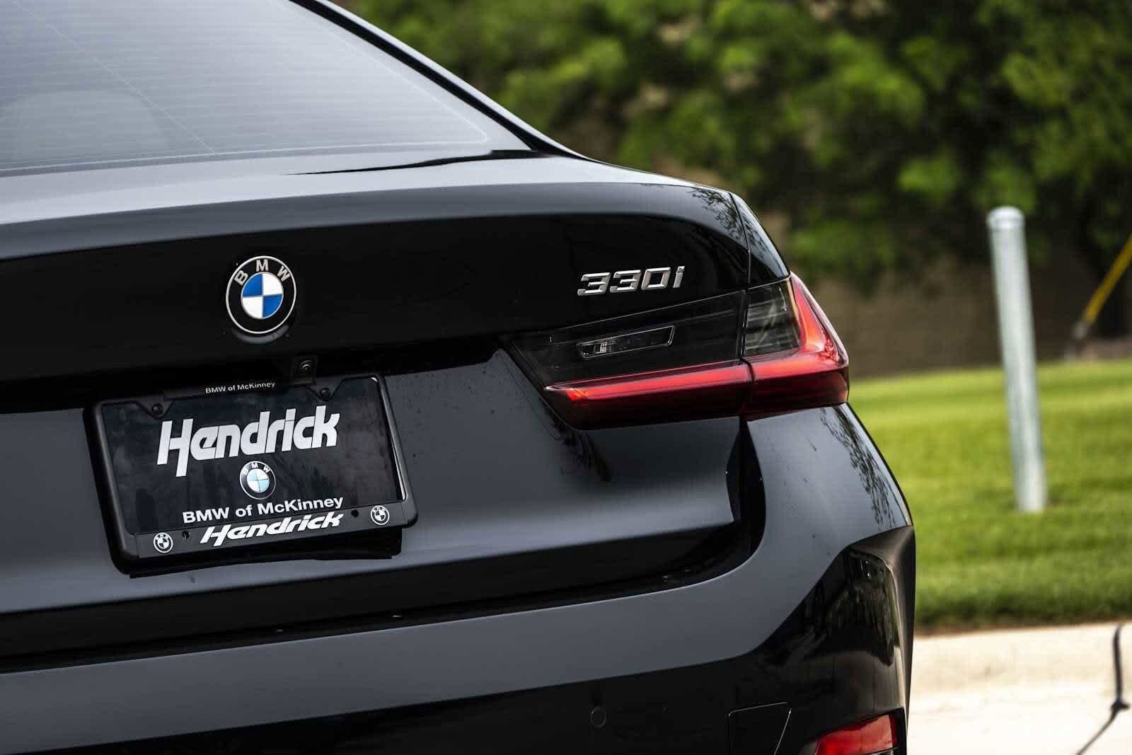 2025 BMW 3 Series 330i photo 5